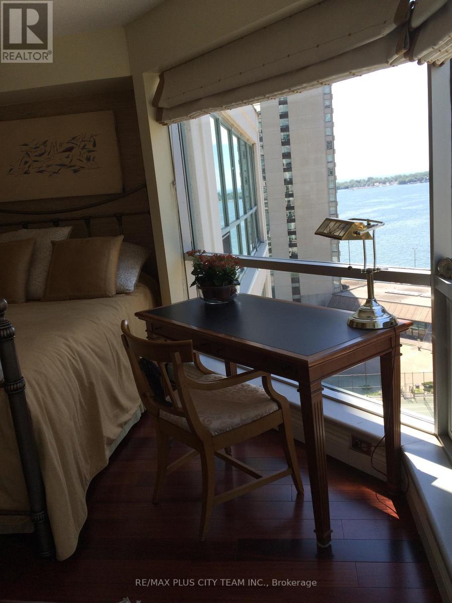 1807 - 10 Queens Quay W, Toronto, Ontario  M5J 2R9 - Photo 9 - C12457214