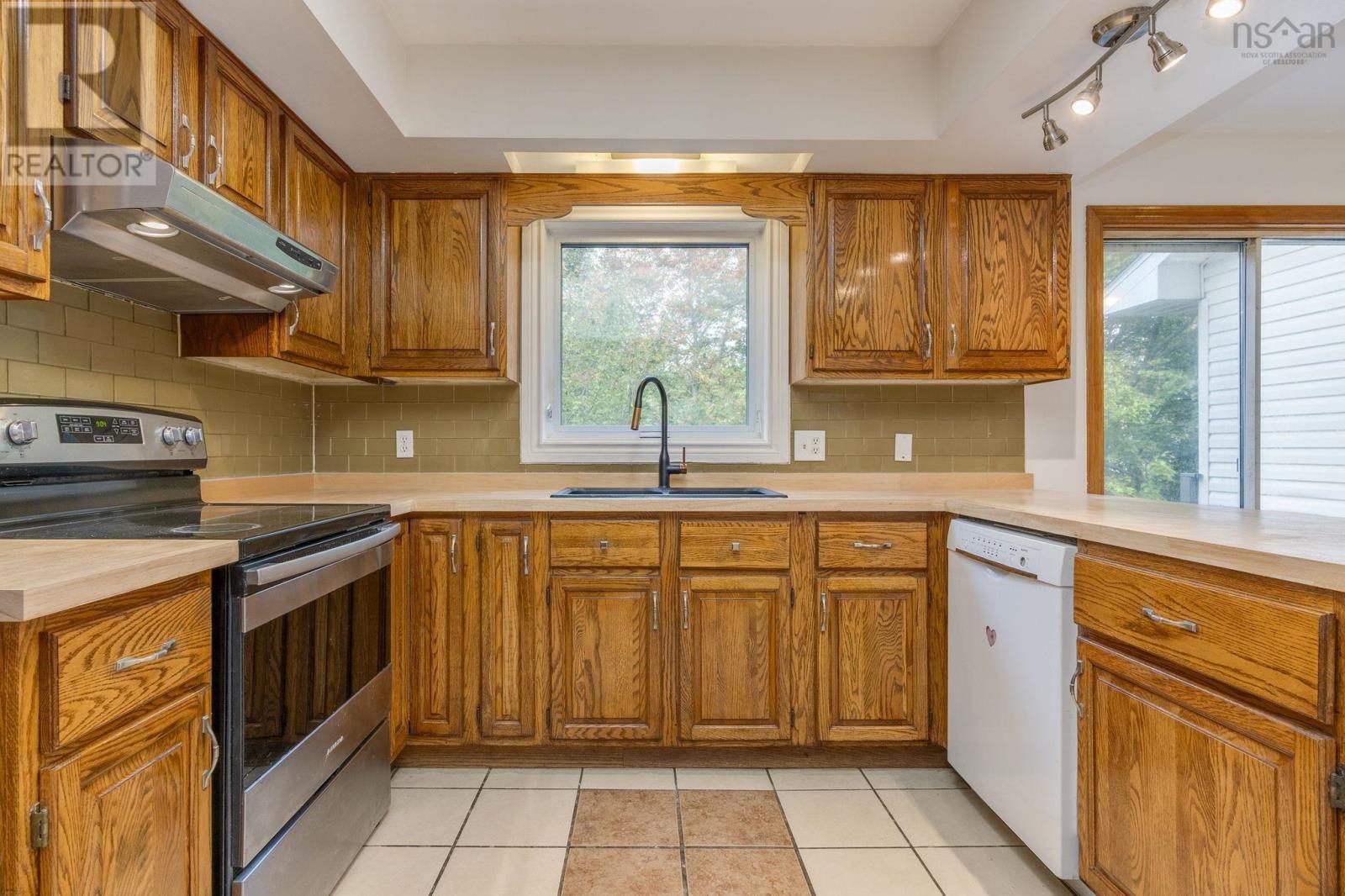 6 Amberwood Court, Halifax, Nova Scotia  B3M 3X7 - Photo 14 - 202525610