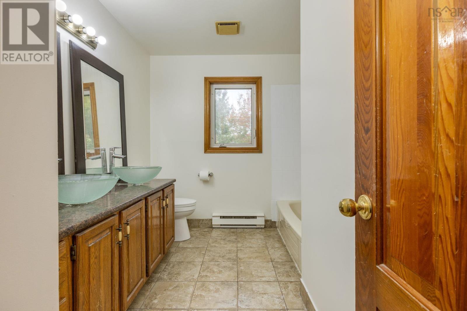 6 Amberwood Court, Halifax, Nova Scotia  B3M 3X7 - Photo 28 - 202525610