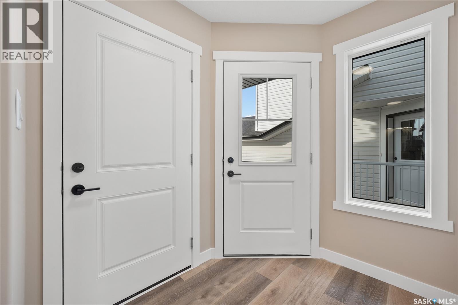 403 Kinloch Crescent, Saskatoon, Saskatchewan  S7M 5N8 - Photo 3 - SK020647