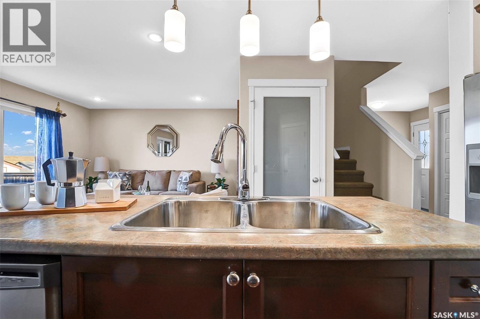 203 Henick Crescent, Saskatoon, Saskatchewan  S7R 0J9 - Photo 12 - SK020618