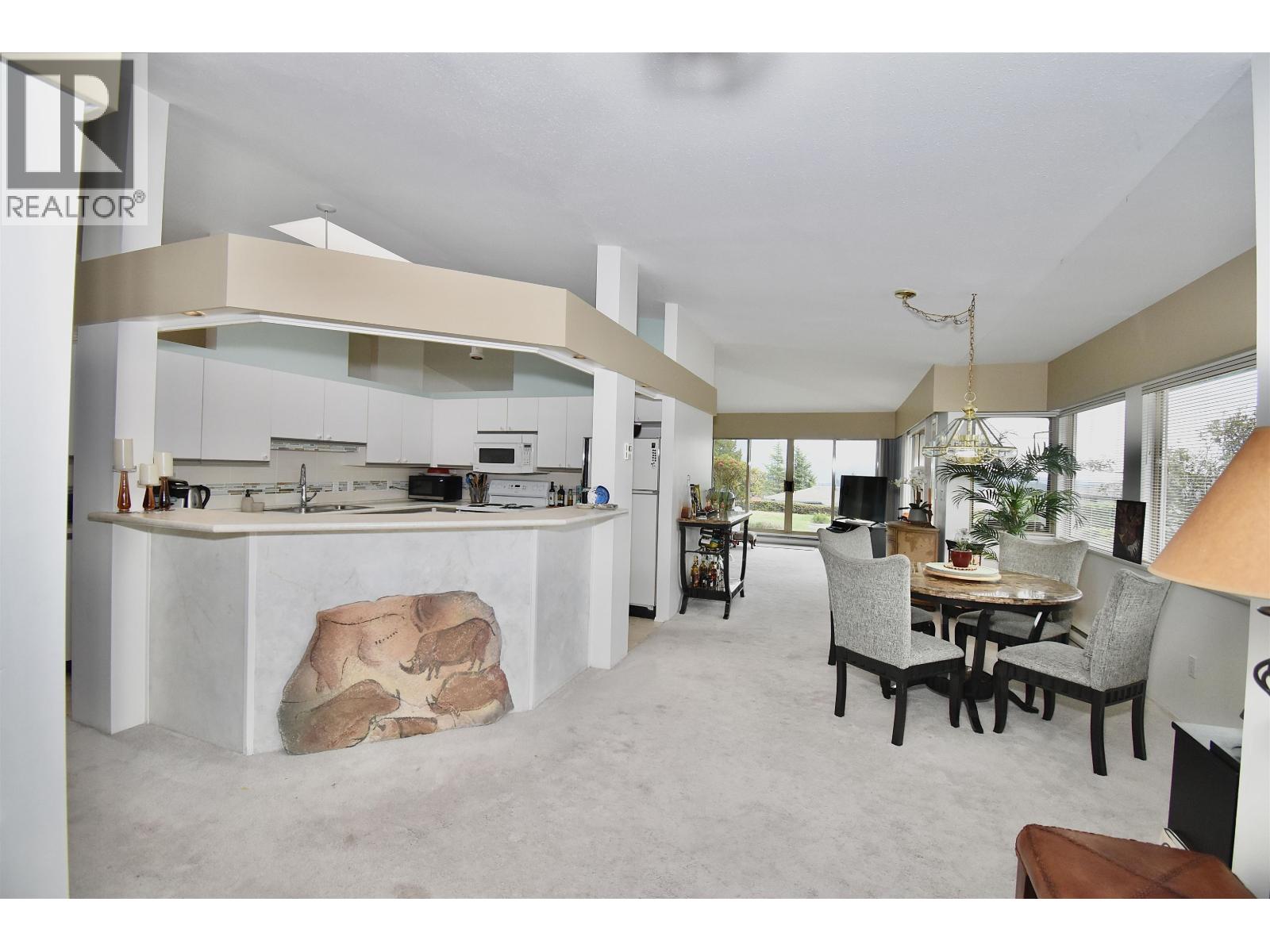 28 555 Eaglecrest Drive, Gibsons, British Columbia  V0N 1V8 - Photo 4 - R3057425