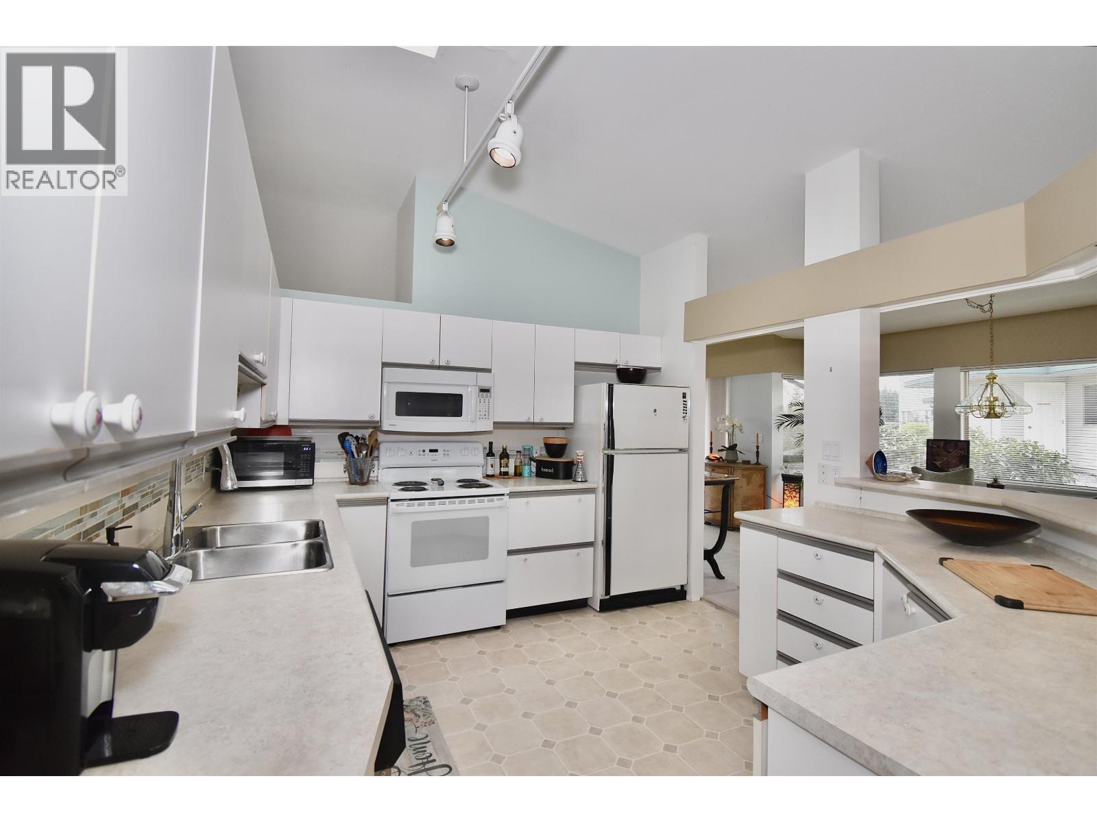 28 555 Eaglecrest Drive, Gibsons, British Columbia  V0N 1V8 - Photo 7 - R3057425