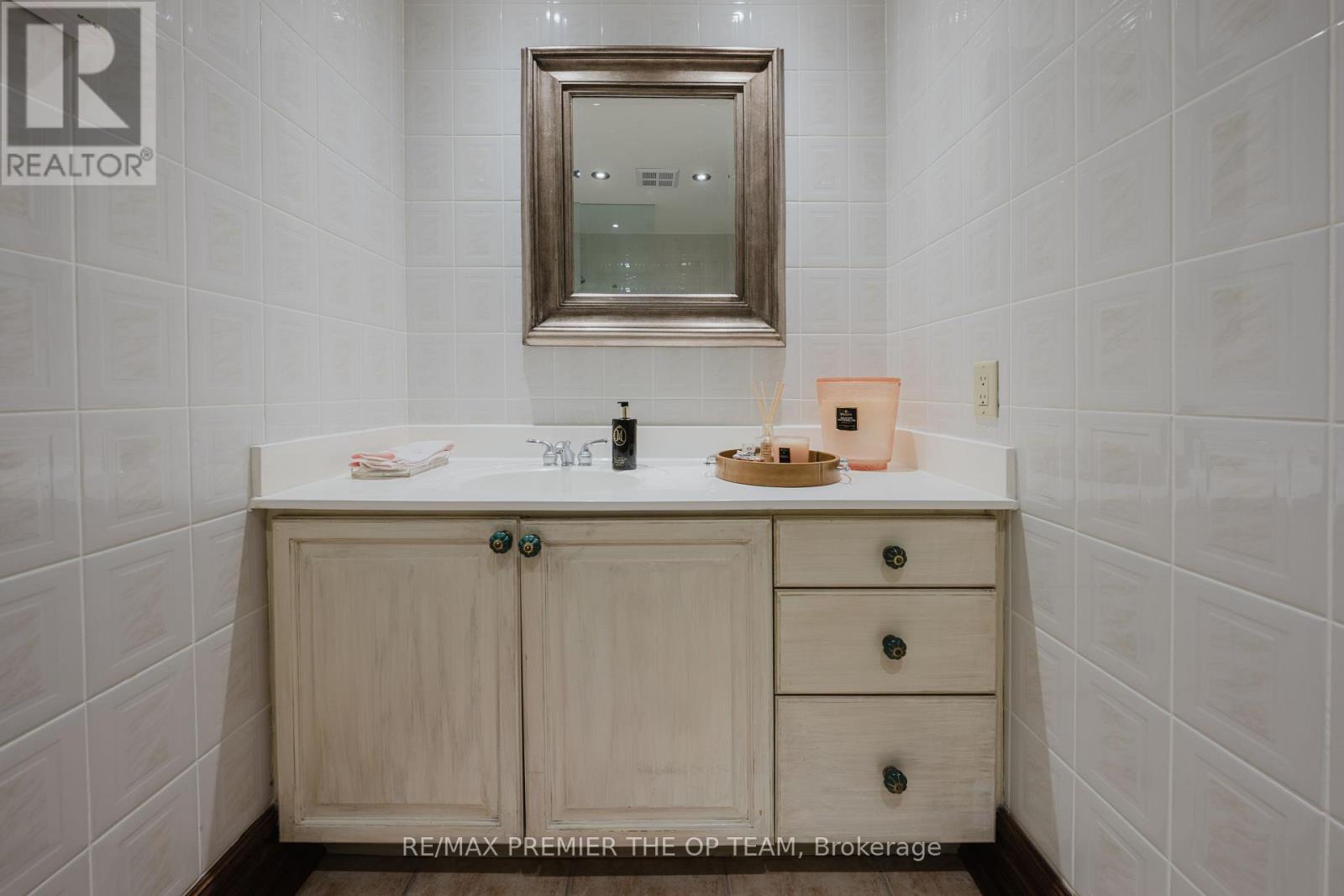 321 - 121 Woodbridge Avenue, Vaughan (West Woodbridge), Ontario  L4L 9E3 - Photo 10 - N12457122