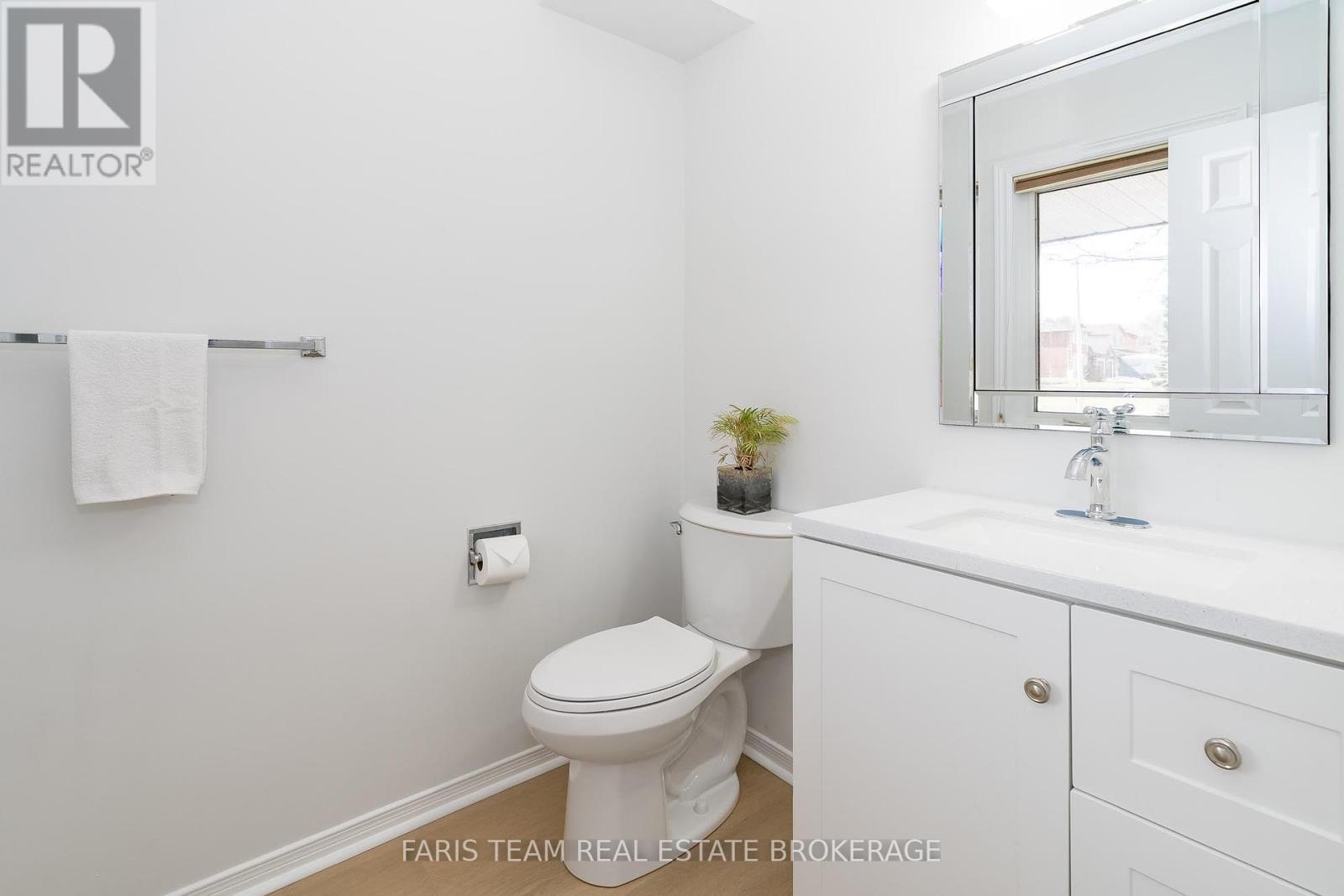 2 Heritage Road, Innisfil (Cookstown), Ontario  L0L 1L0 - Photo 21 - N12457126