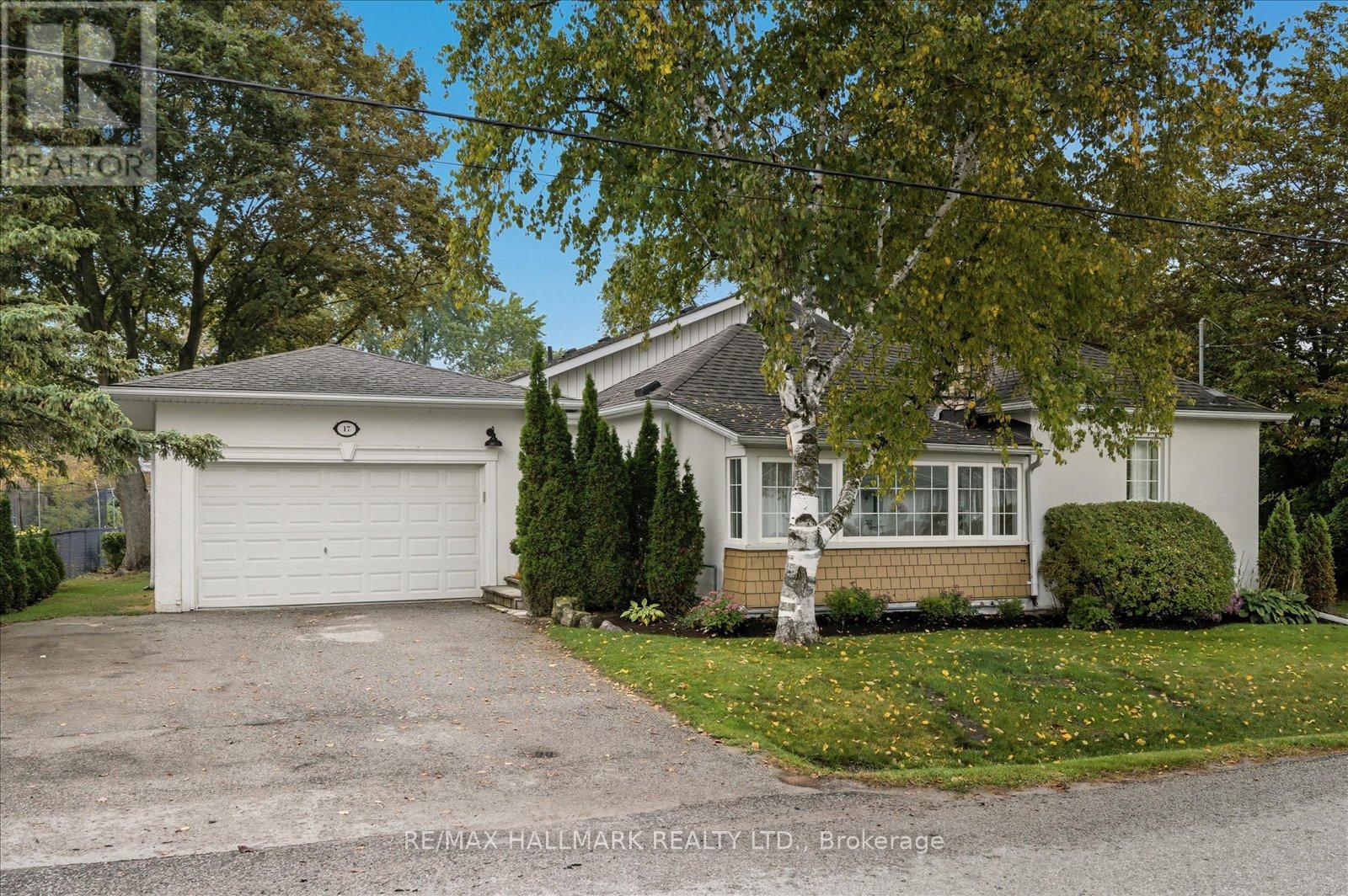 17 Mill Street, East Gwillimbury (Mt Albert), Ontario  L0G 1M0 - Photo 1 - N12457139