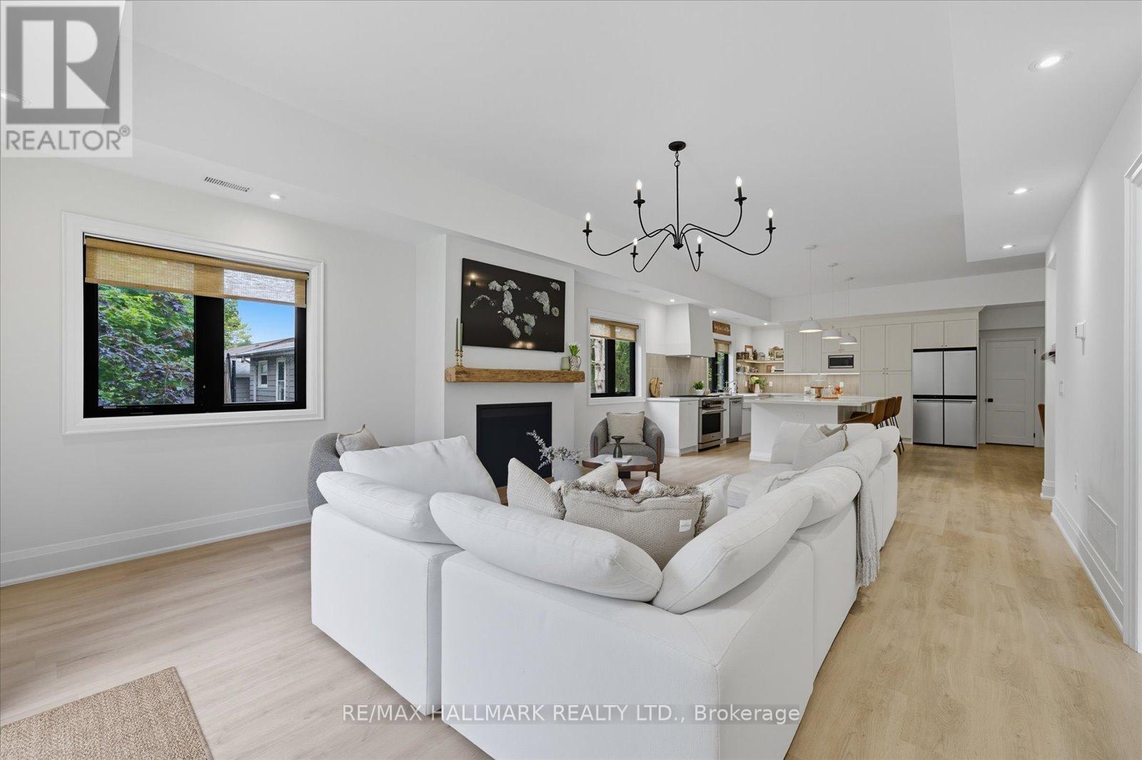 17 Mill Street, East Gwillimbury (Mt Albert), Ontario  L0G 1M0 - Photo 10 - N12457139