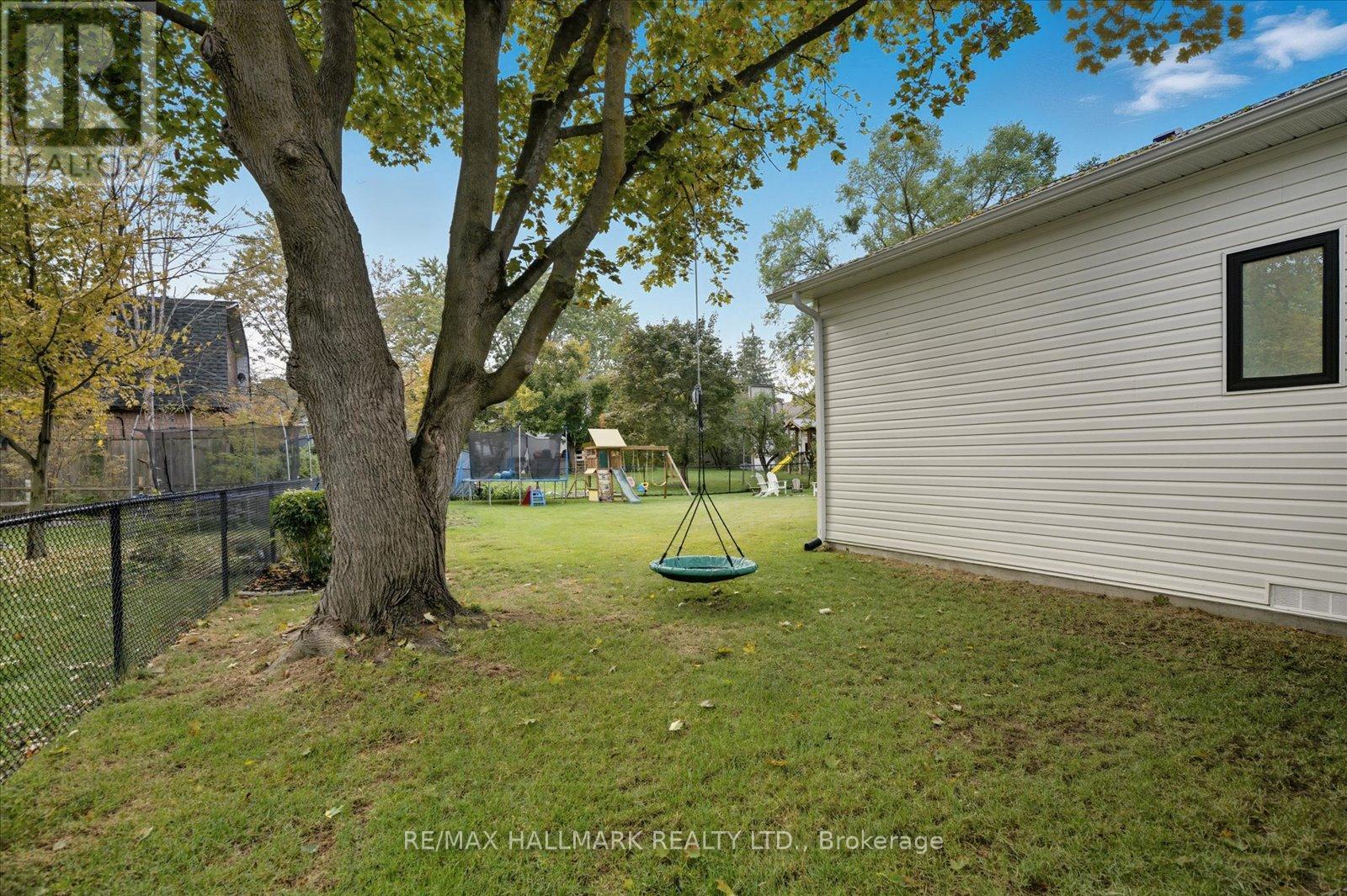 17 Mill Street, East Gwillimbury (Mt Albert), Ontario  L0G 1M0 - Photo 45 - N12457139