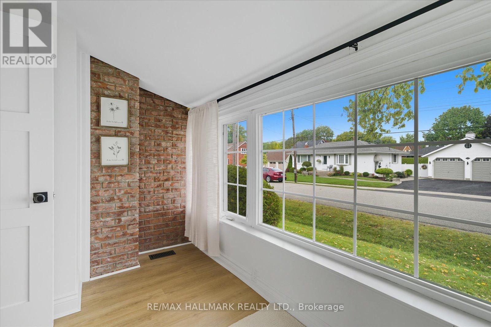 17 Mill Street, East Gwillimbury (Mt Albert), Ontario  L0G 1M0 - Photo 5 - N12457139