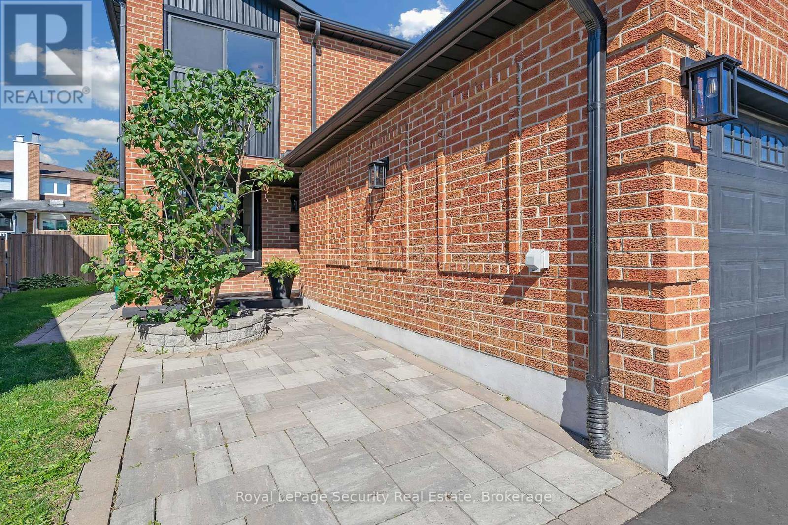 74 Andrea Lane, Vaughan, Ontario  L4L 1E7 - Photo 2 - N12457192