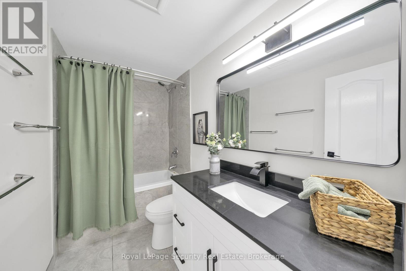 74 Andrea Lane, Vaughan, Ontario  L4L 1E7 - Photo 20 - N12457192