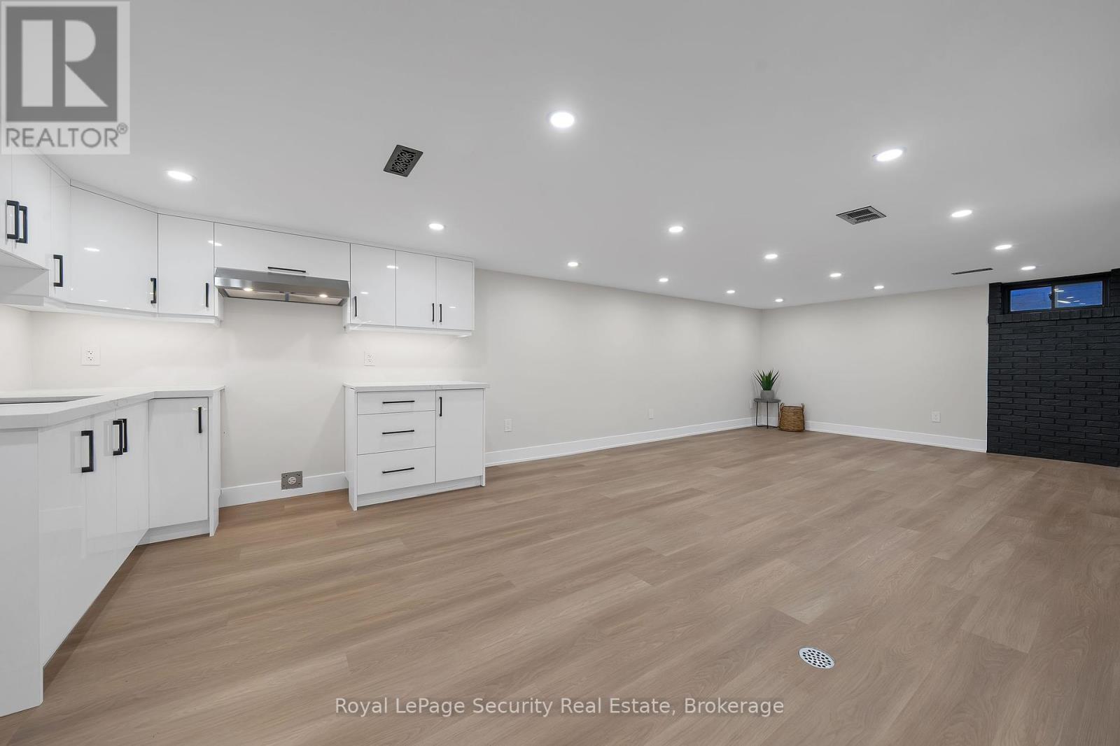 74 Andrea Lane, Vaughan, Ontario  L4L 1E7 - Photo 26 - N12457192