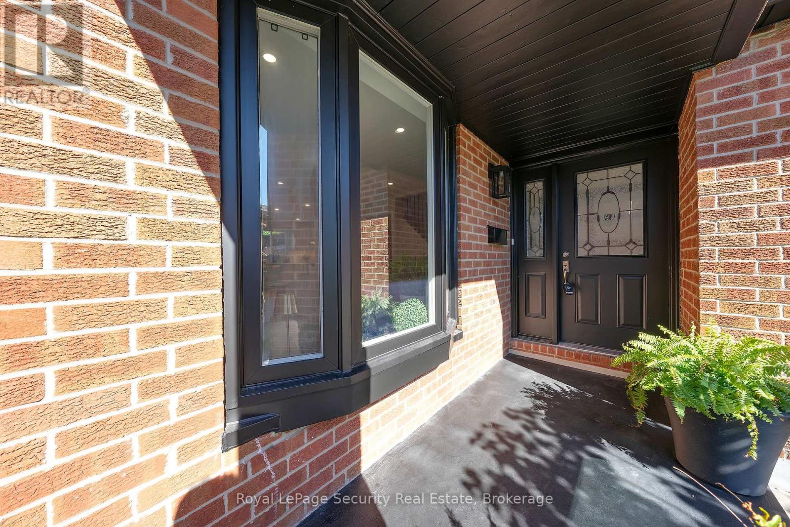 74 Andrea Lane, Vaughan, Ontario  L4L 1E7 - Photo 3 - N12457192