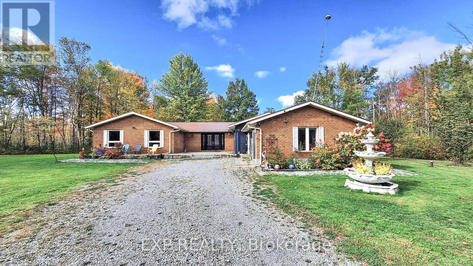 24762 Weirs Side Road, Georgina (Baldwin), Ontario  L0E 1N0 - Photo 3 - N12457198