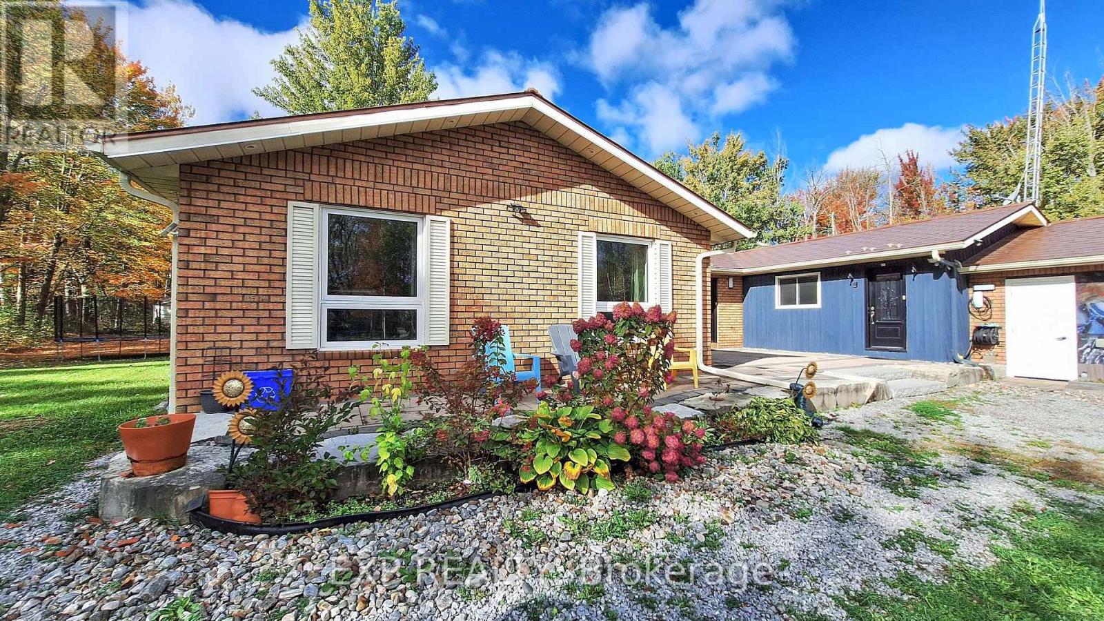 24762 Weirs Side Road, Georgina (Baldwin), Ontario  L0E 1N0 - Photo 4 - N12457198