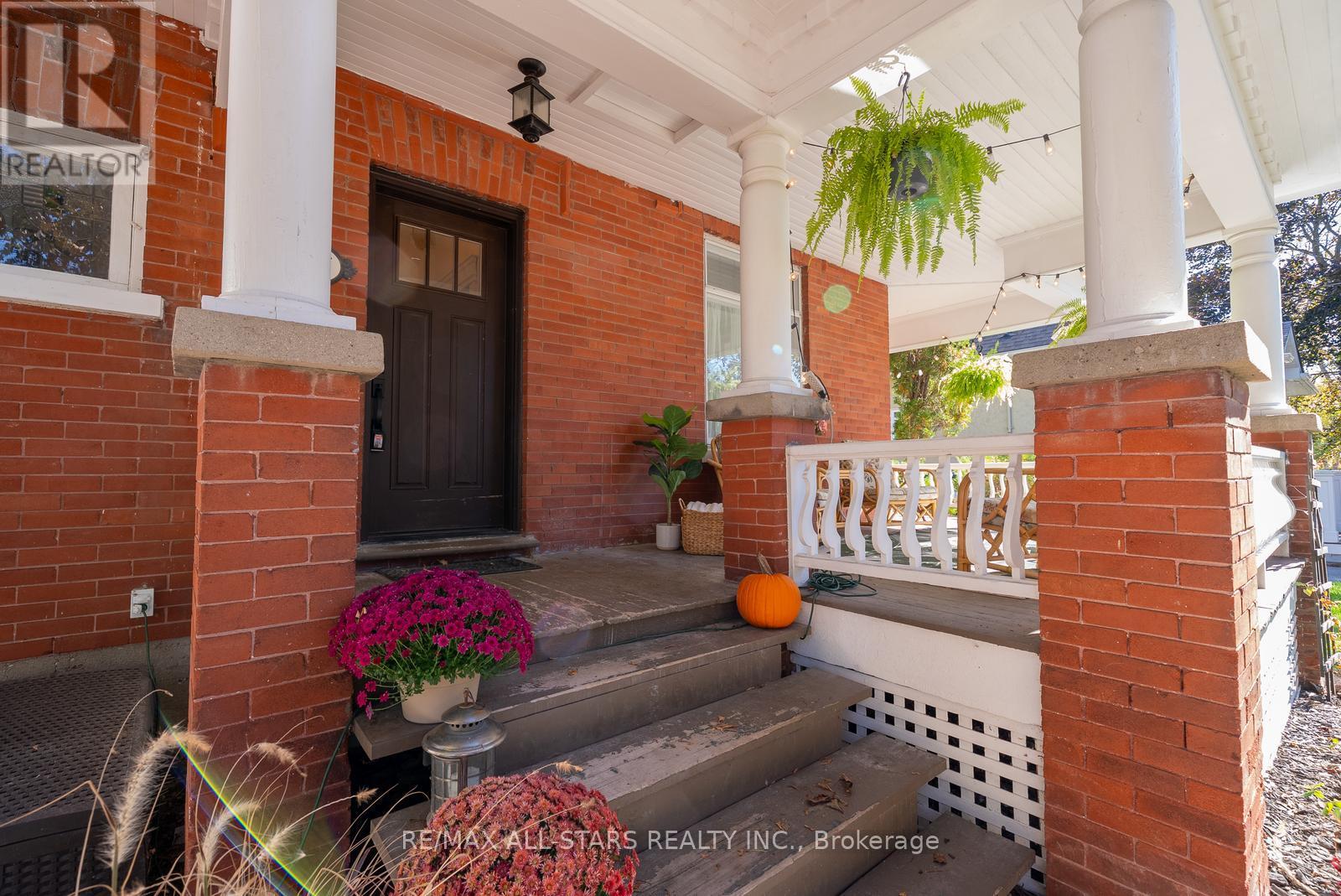 87 Church Street N, Whitchurch-Stouffville, Ontario  L4A 1E3 - Photo 4 - N12457213
