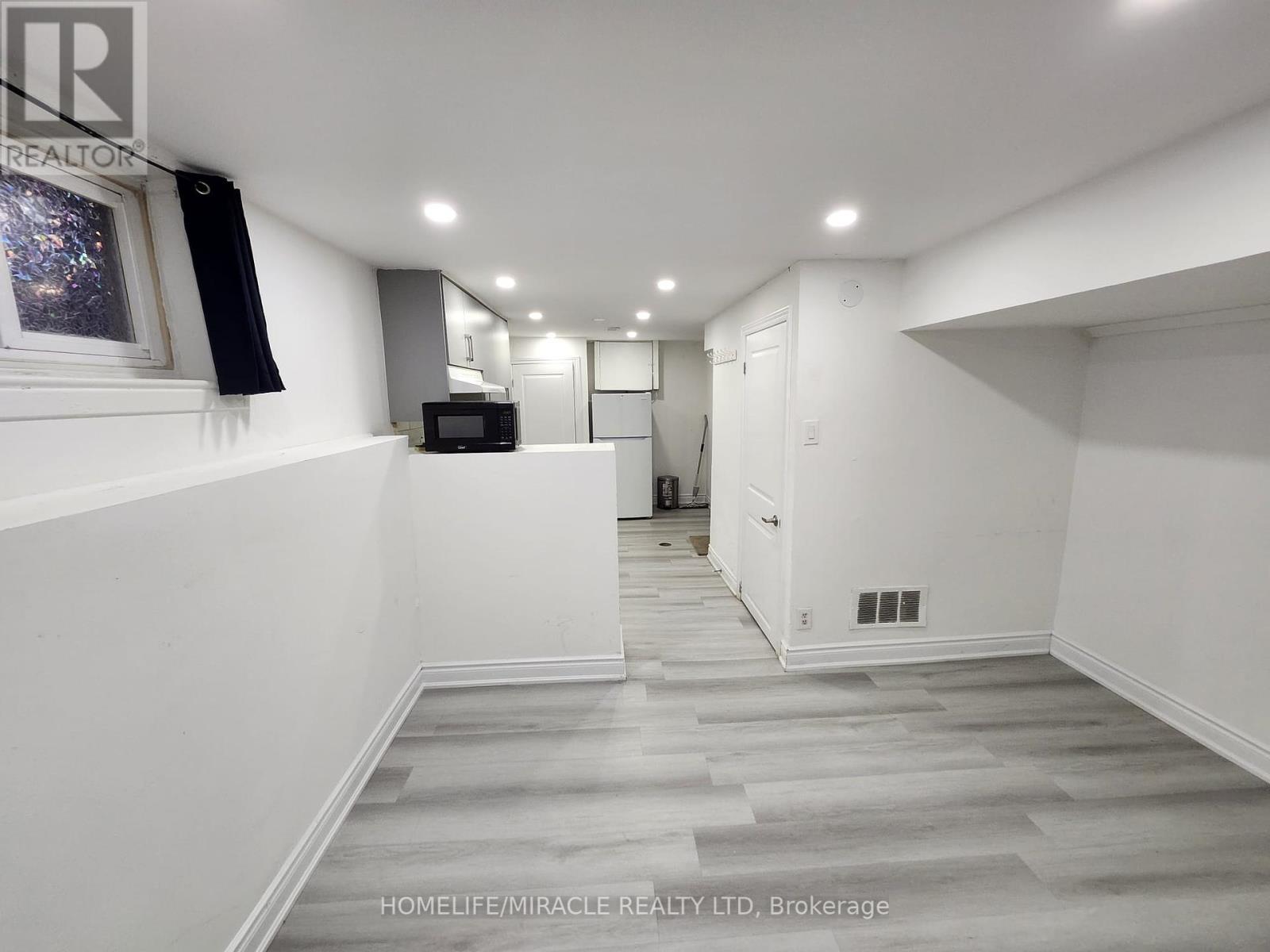 Bsmt - 40 Corby Crescent, Brampton, Ontario  L6Y 1H1 - Photo 3 - W12457132