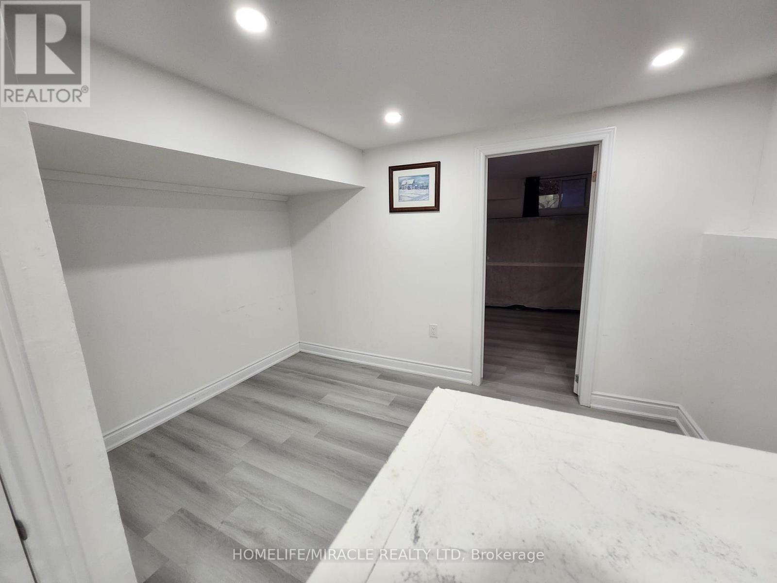 Bsmt - 40 Corby Crescent, Brampton, Ontario  L6Y 1H1 - Photo 4 - W12457132