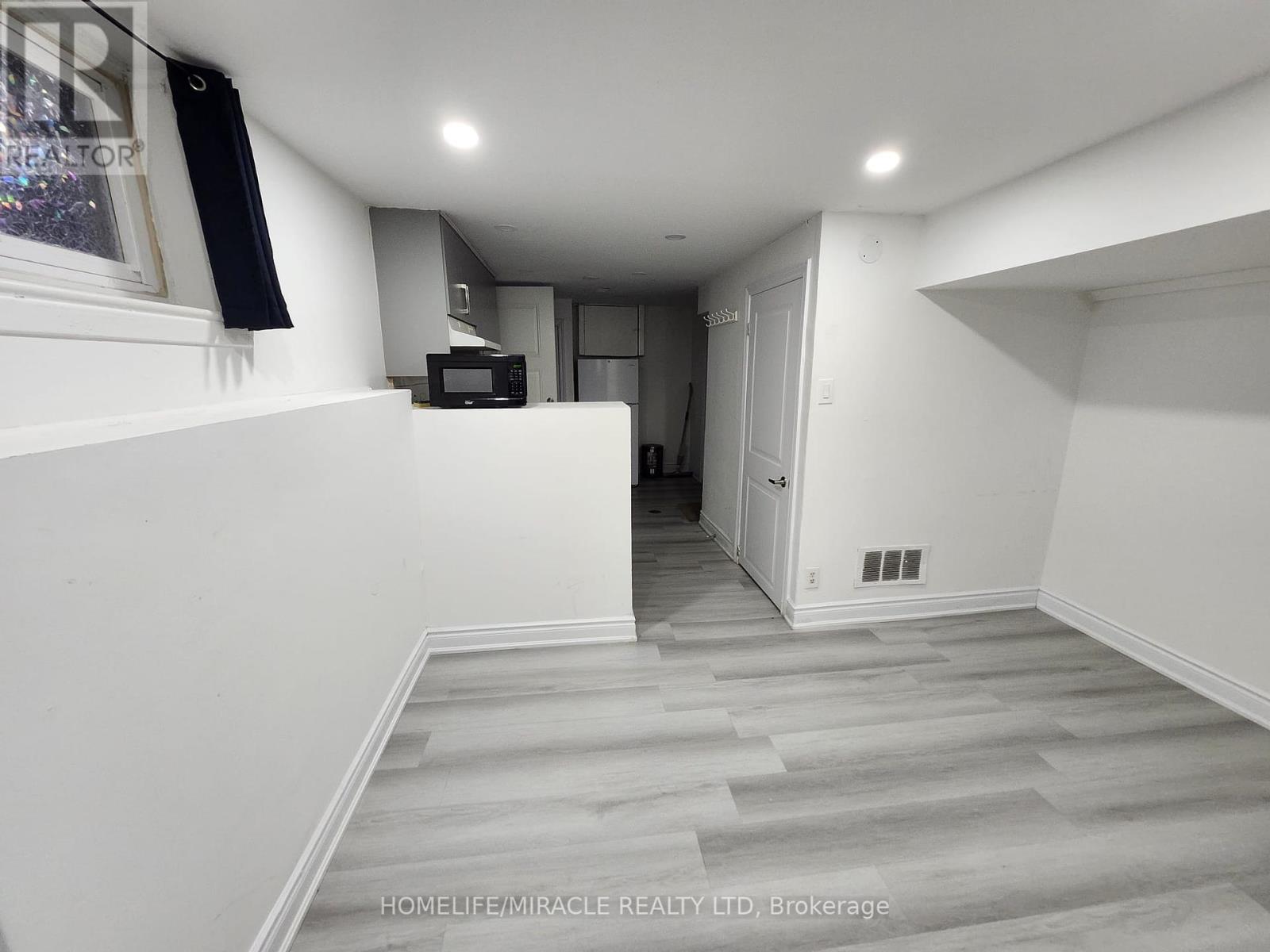Bsmt - 40 Corby Crescent, Brampton, Ontario  L6Y 1H1 - Photo 5 - W12457132