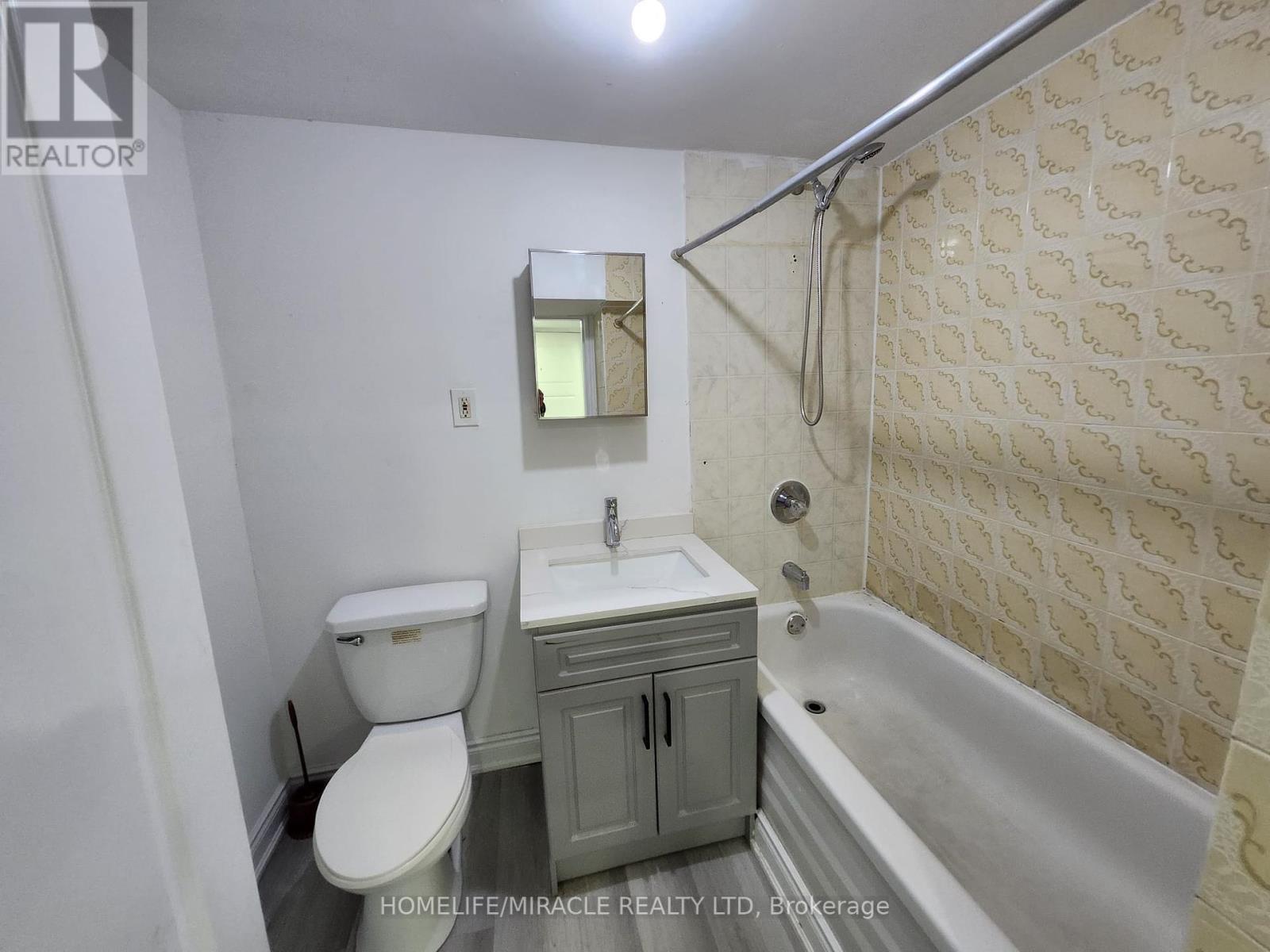 Bsmt - 40 Corby Crescent, Brampton, Ontario  L6Y 1H1 - Photo 7 - W12457132