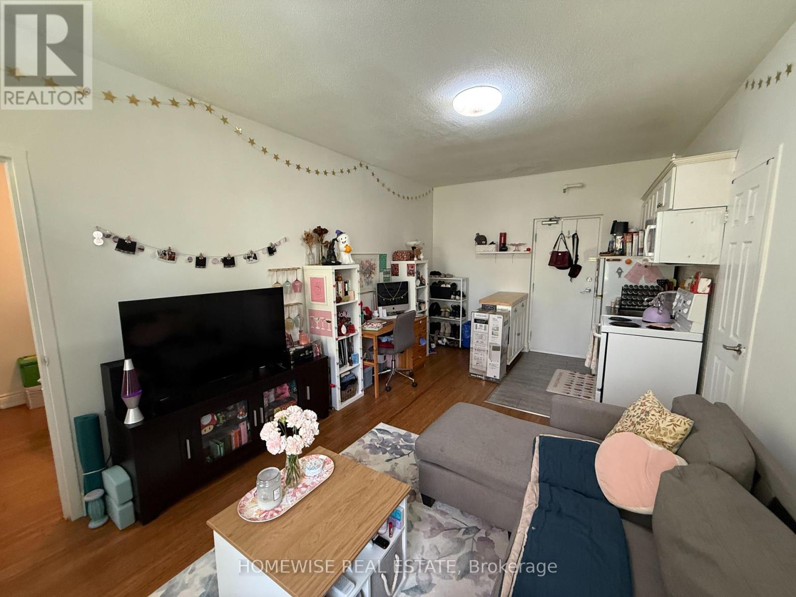 304 - 1 Triller Avenue, Toronto, Ontario  M6K 3B7 - Photo 4 - W12457137