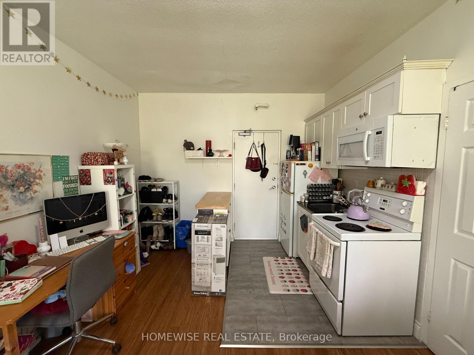 304 - 1 Triller Avenue, Toronto, Ontario  M6K 3B7 - Photo 5 - W12457137