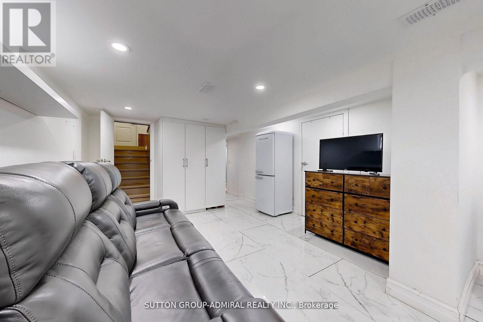 14 Spears Street, Toronto, Ontario  M6N 3X7 - Photo 37 - W12457147