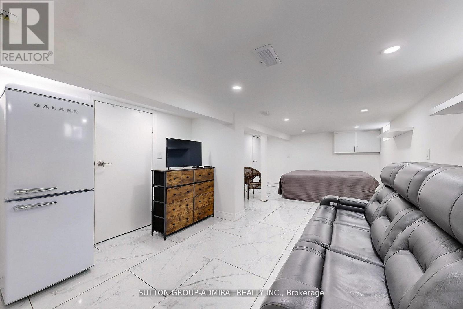 14 Spears Street, Toronto, Ontario  M6N 3X7 - Photo 38 - W12457147
