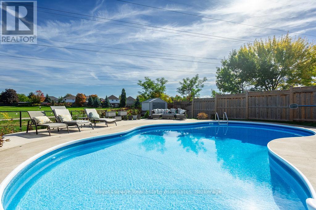 2913 Darien Road, Burlington, Ontario  L7M 4K2 - Photo 3 - W12457195