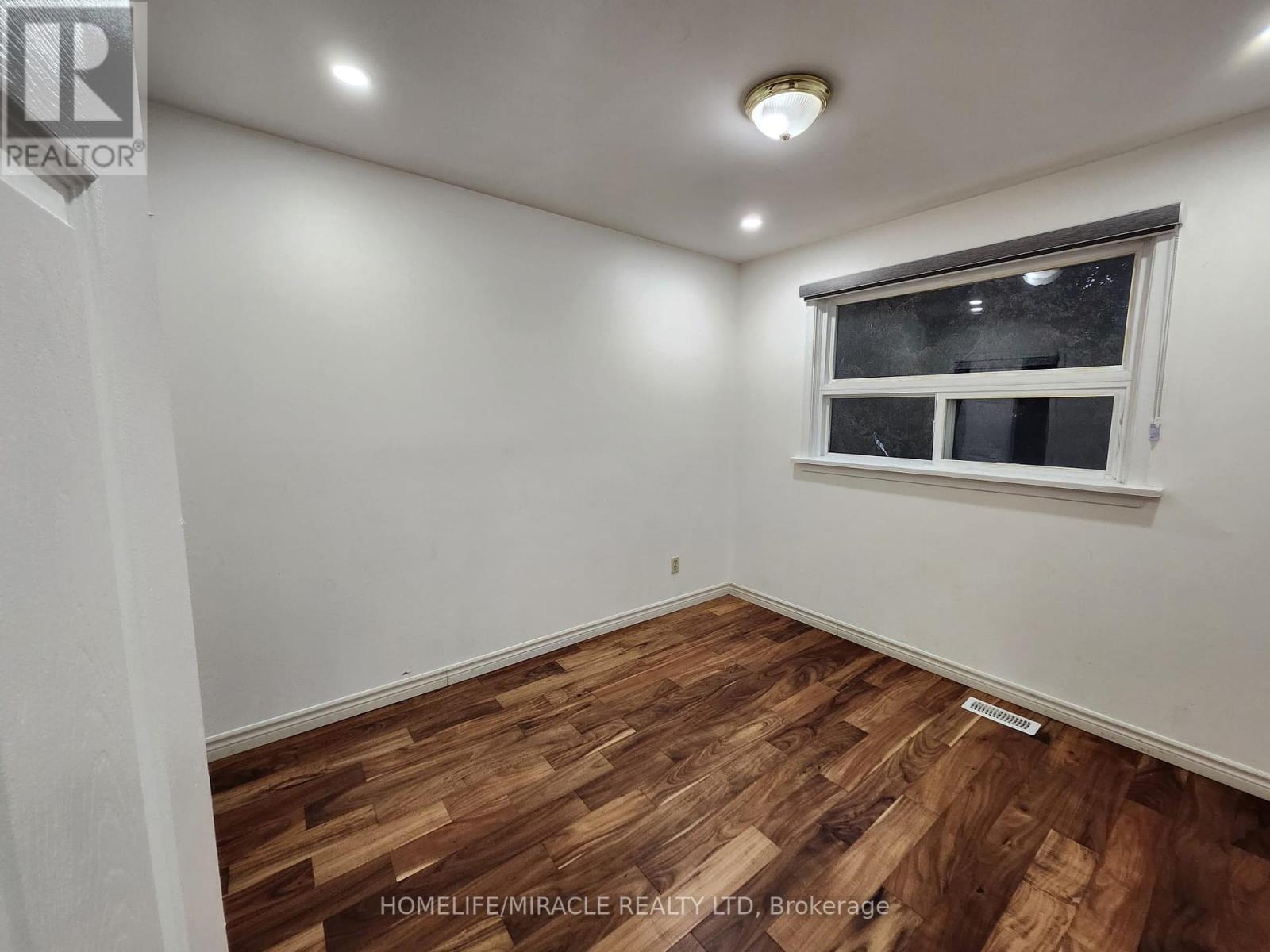 40 Corby Crescent, Brampton, Ontario  L6Y 1H1 - Photo 14 - W12457207