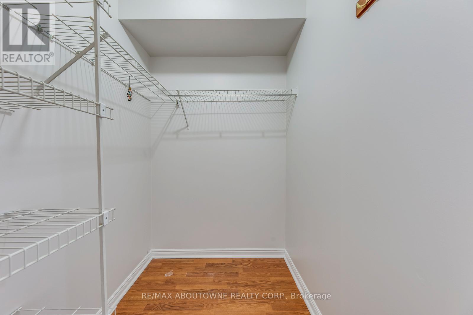 1415 - 135 Hillcrest Avenue, Mississauga, Ontario  L5B 4B1 - Photo 27 - W12457218