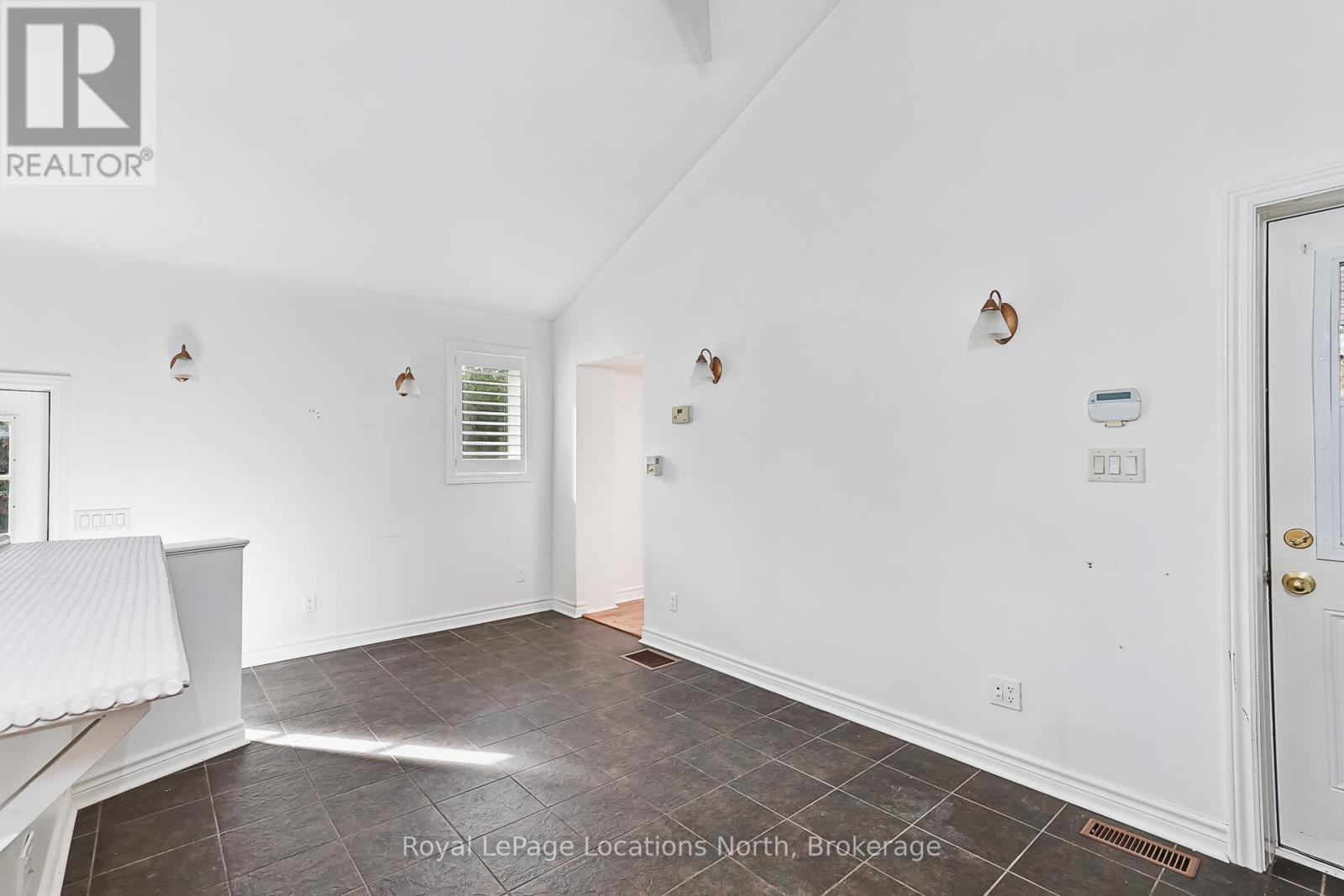 213 Marsh Street, Blue Mountains, Ontario  N0H 1J0 - Photo 11 - X12457241