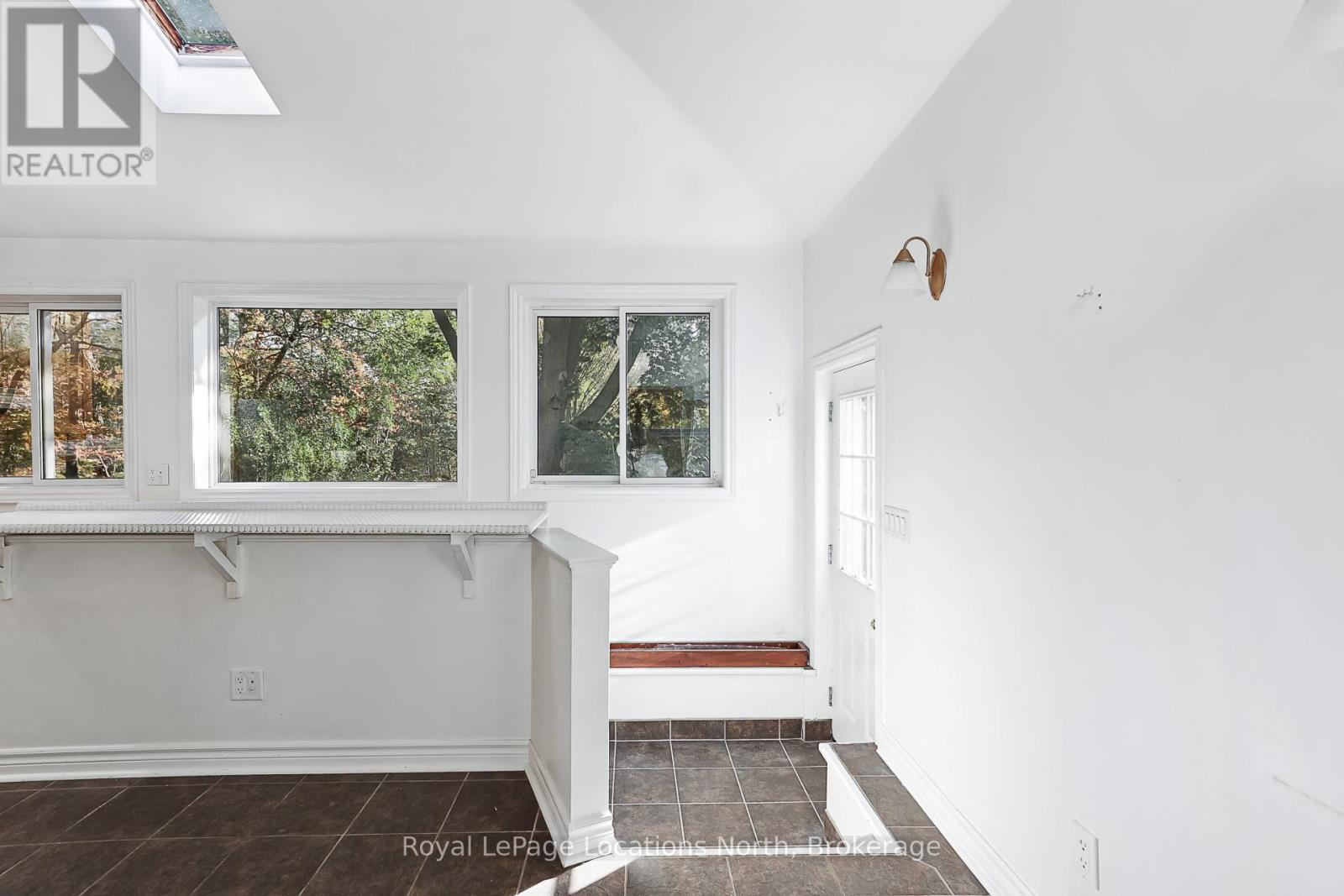213 Marsh Street, Blue Mountains, Ontario  N0H 1J0 - Photo 12 - X12457241
