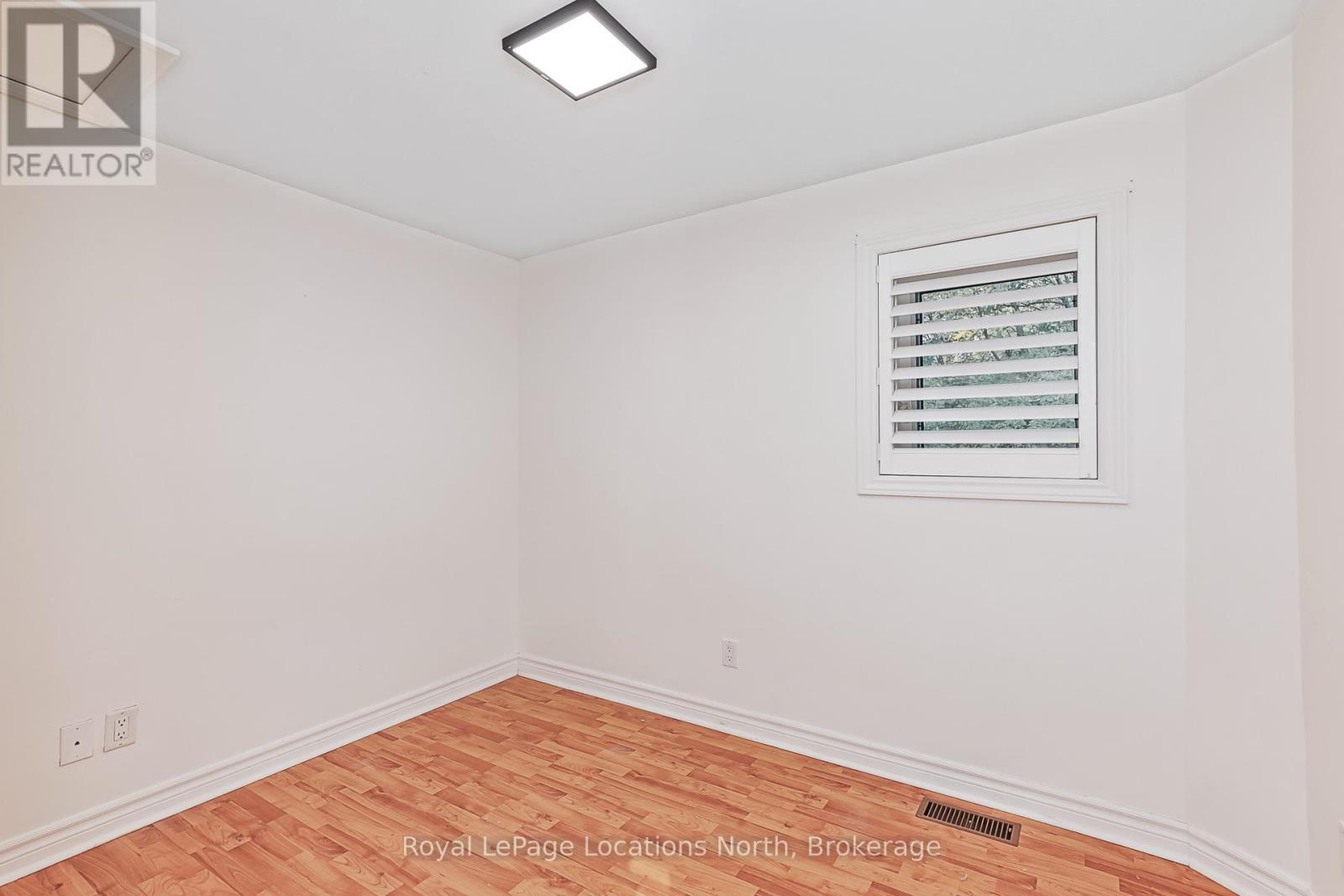 213 Marsh Street, Blue Mountains, Ontario  N0H 1J0 - Photo 15 - X12457241