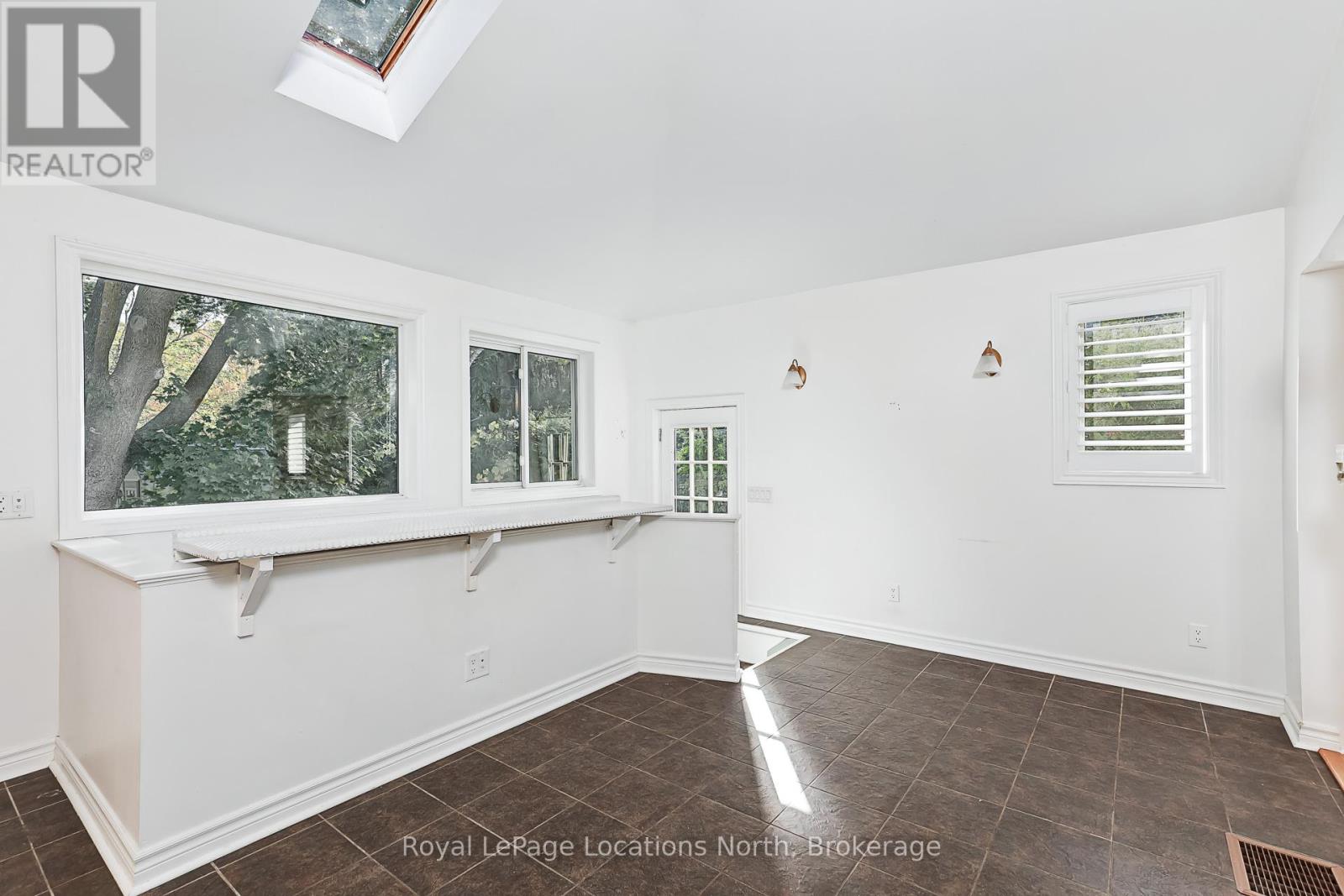 213 Marsh Street, Blue Mountains, Ontario  N0H 1J0 - Photo 18 - X12457241
