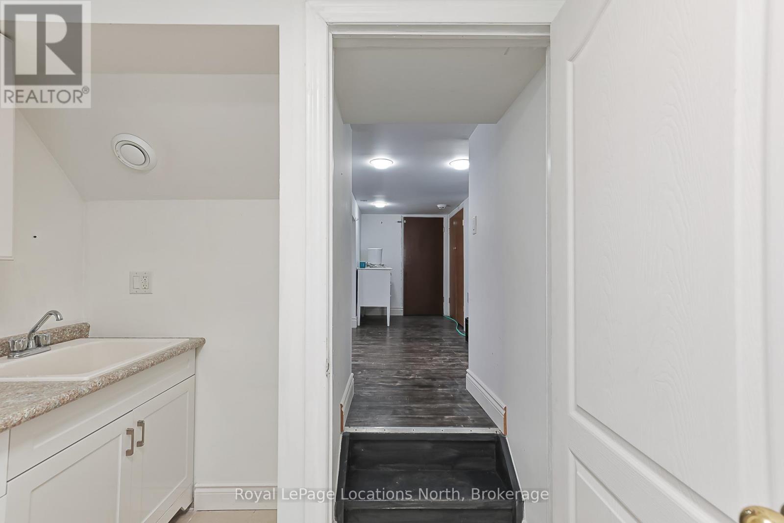 213 Marsh Street, Blue Mountains, Ontario  N0H 1J0 - Photo 24 - X12457241