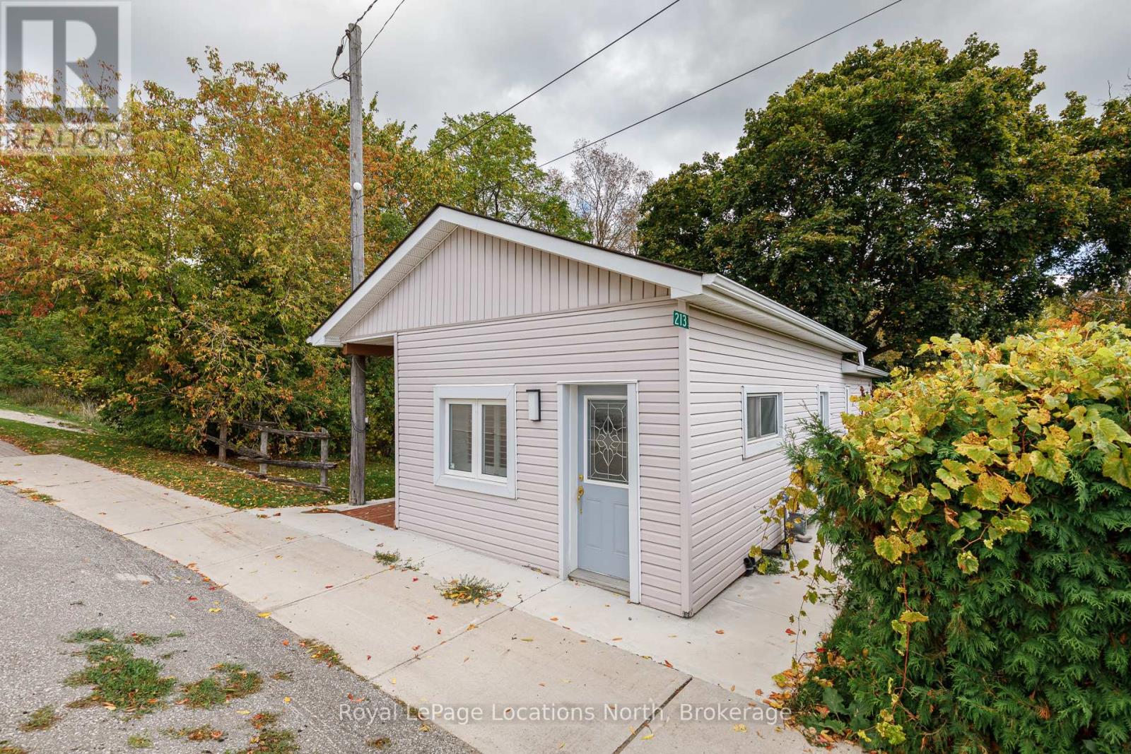 213 Marsh Street, Blue Mountains, Ontario  N0H 1J0 - Photo 3 - X12457241