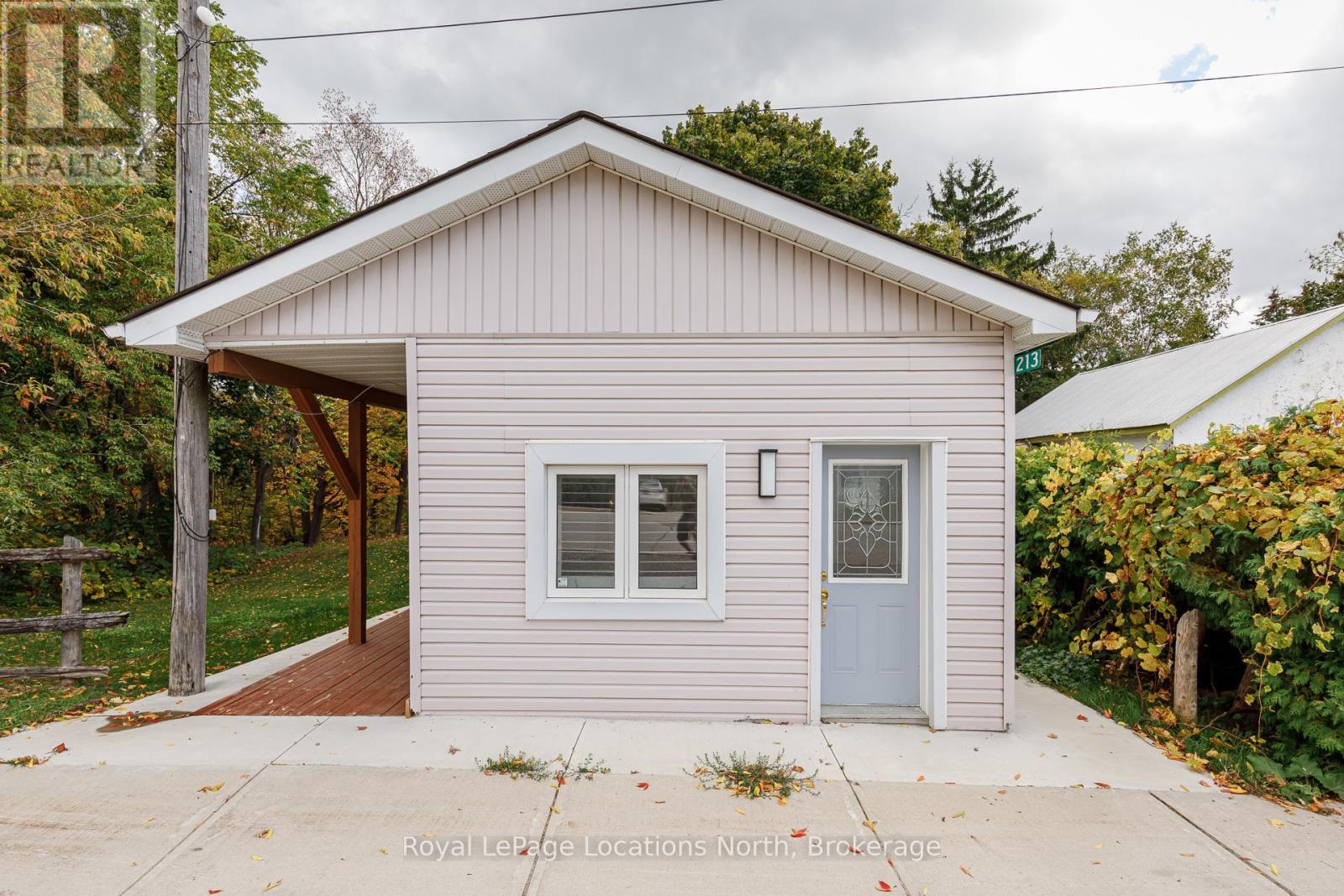 213 Marsh Street, Blue Mountains, Ontario  N0H 1J0 - Photo 4 - X12457241
