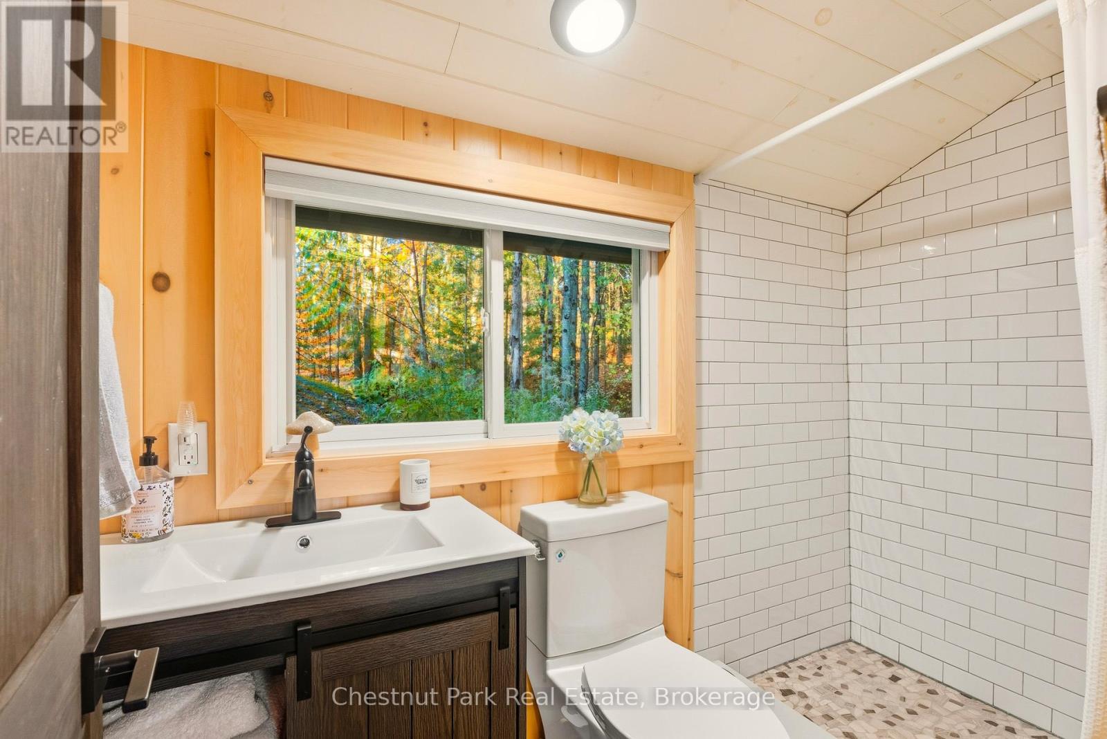 1763 North Muldrew Lake Road, Gravenhurst, Ontario  P1P 1R2 - Photo 42 - X12457257