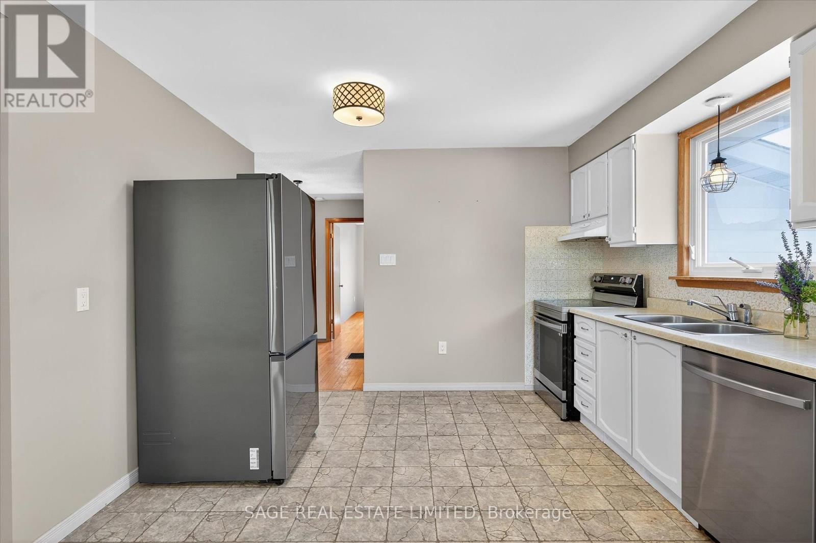 48 Queen Street, Kawartha Lakes, Ontario  K0M 1A0 - Photo 10 - X12412732
