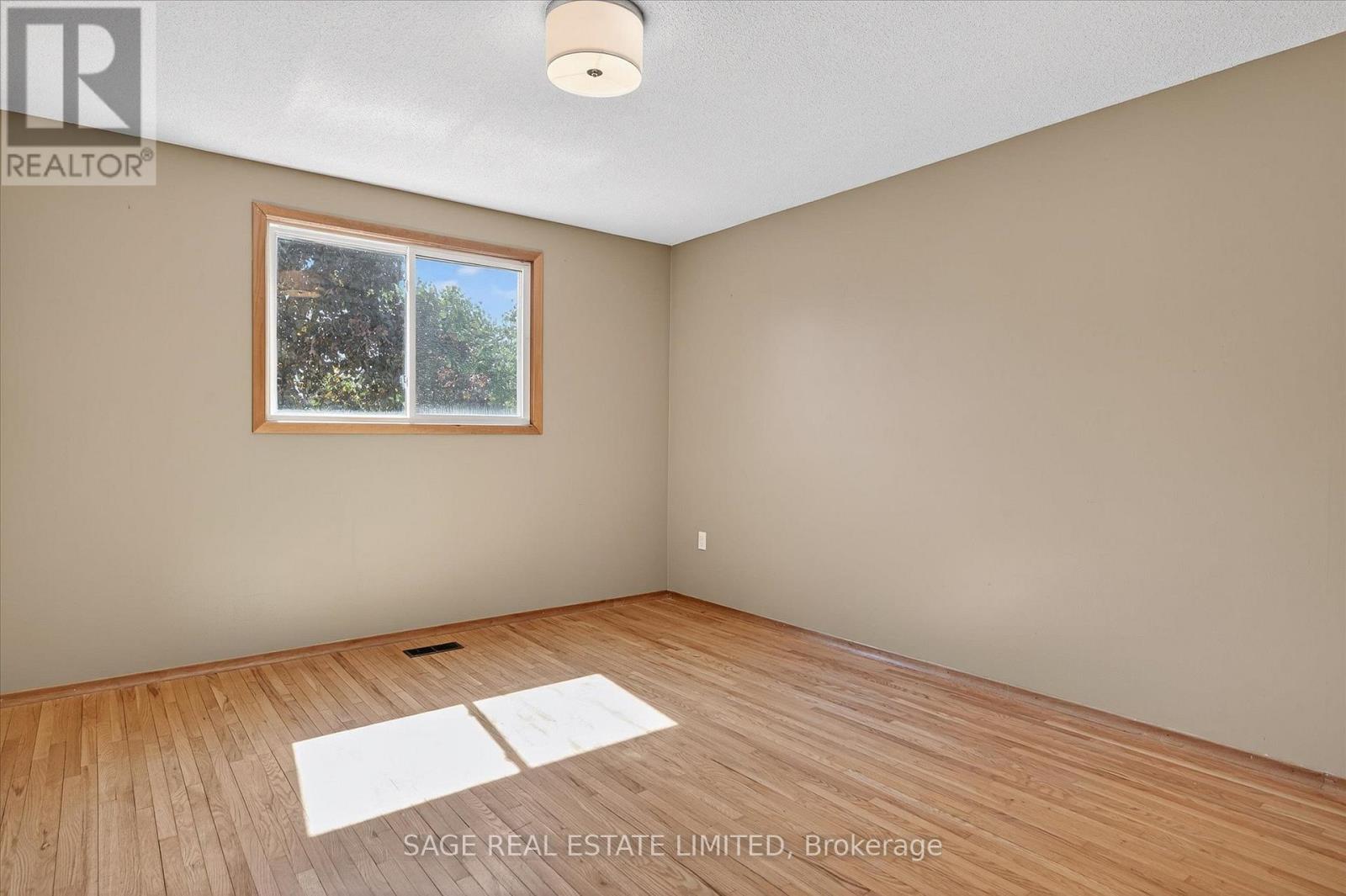 48 Queen Street, Kawartha Lakes, Ontario  K0M 1A0 - Photo 13 - X12412732