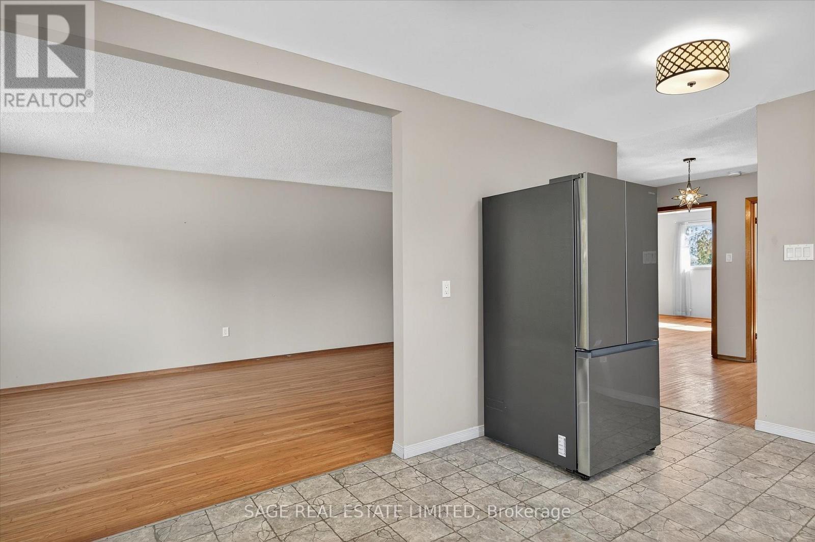 48 Queen Street, Kawartha Lakes, Ontario  K0M 1A0 - Photo 11 - X12412732