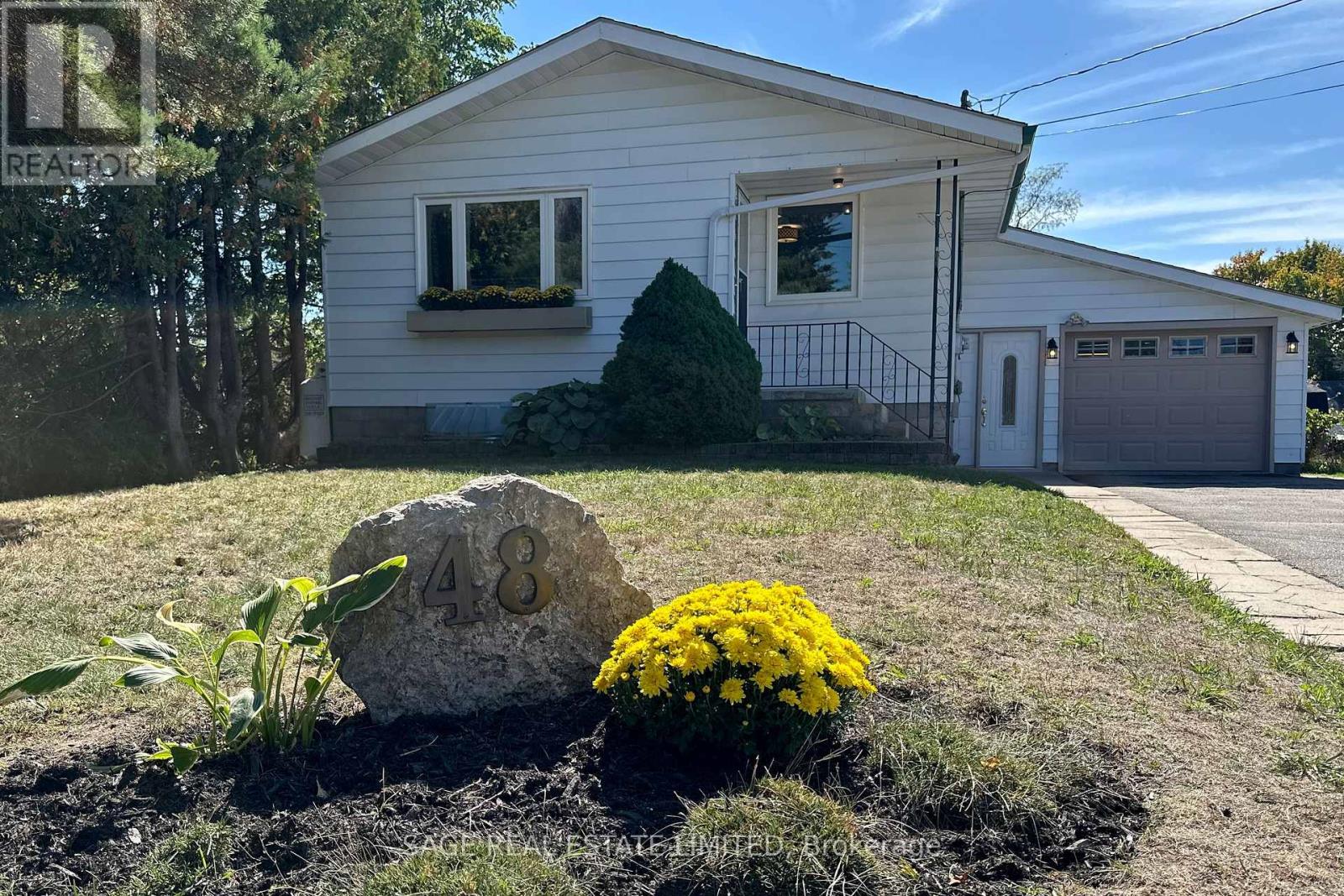 48 Queen Street, Kawartha Lakes, Ontario  K0M 1A0 - Photo 2 - X12412732