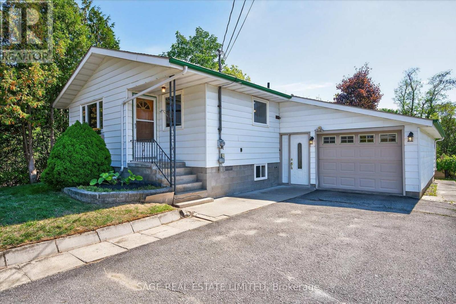 48 Queen Street, Kawartha Lakes, Ontario  K0M 1A0 - Photo 3 - X12412732