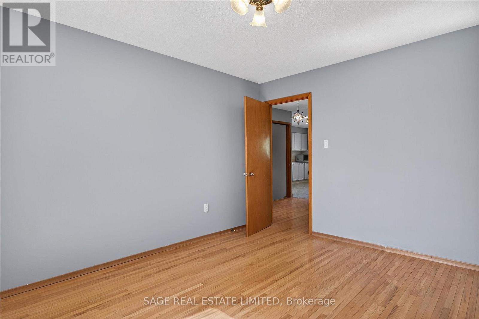 48 Queen Street, Kawartha Lakes, Ontario  K0M 1A0 - Photo 18 - X12412732