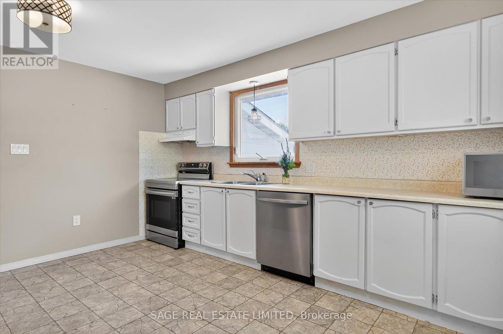 48 Queen Street, Kawartha Lakes, Ontario  K0M 1A0 - Photo 9 - X12412732