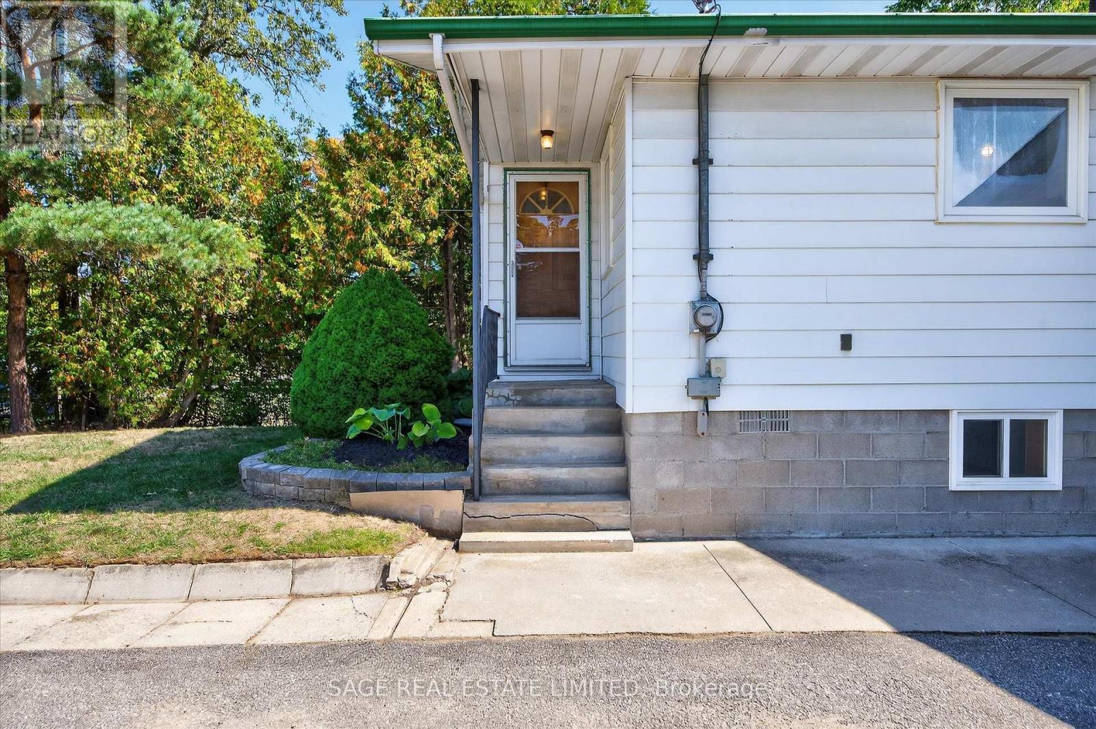 48 Queen Street, Kawartha Lakes, Ontario  K0M 1A0 - Photo 4 - X12412732