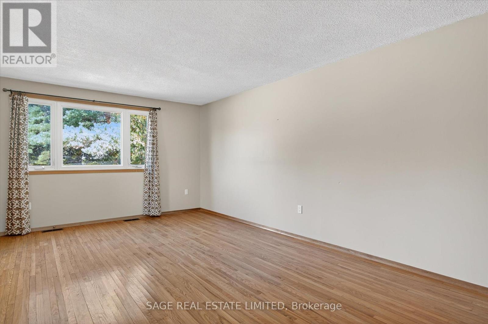 48 Queen Street, Kawartha Lakes, Ontario  K0M 1A0 - Photo 8 - X12412732