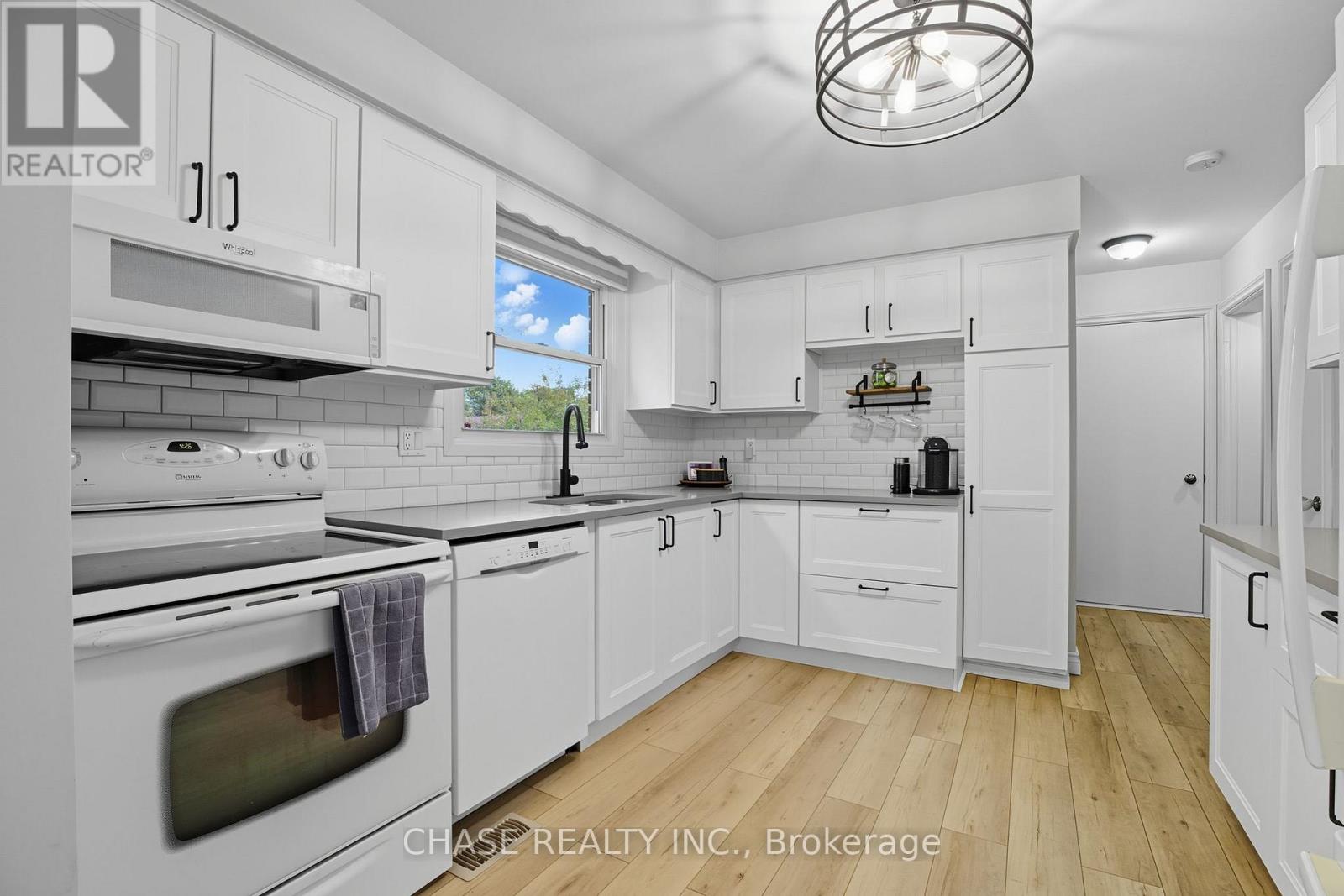 119 Oak Street, Norfolk, Ontario  N3Y 4S2 - Photo 9 - X12457164