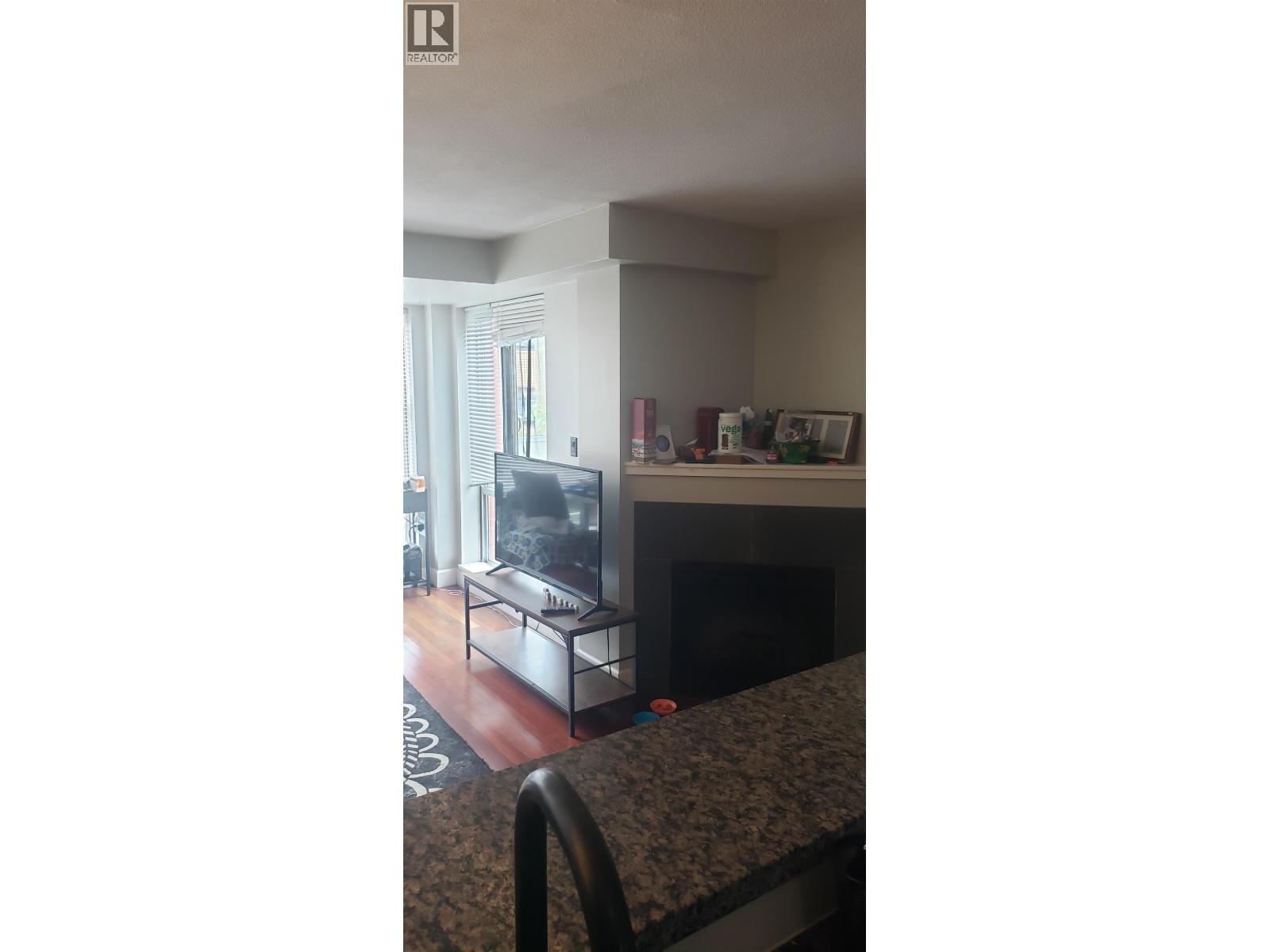 413 3811 Hastings Street, Burnaby, British Columbia  V5C 6V2 - Photo 4 - R3057475